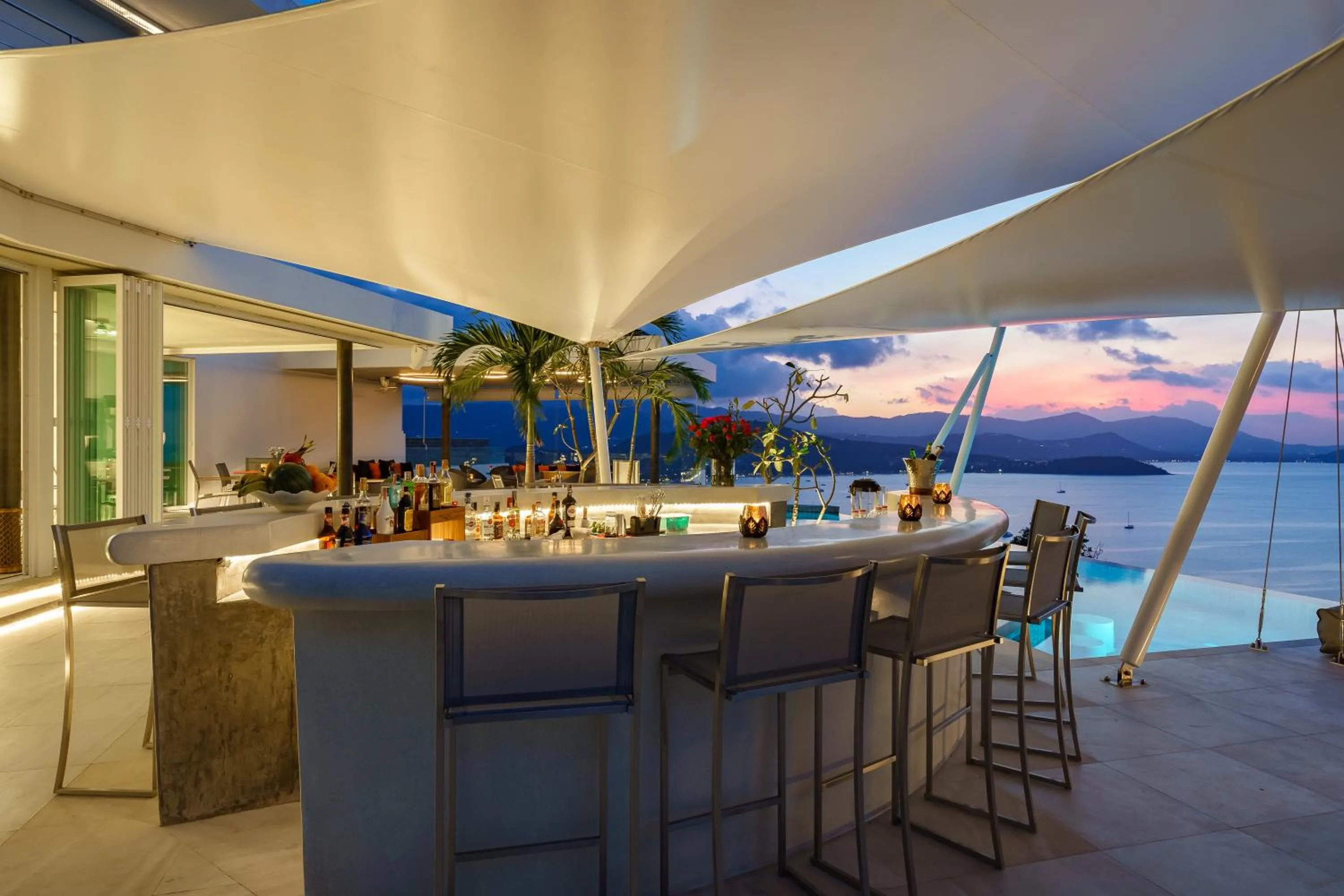 Restaurant/places to eat in UniQue BoutiQue Resort