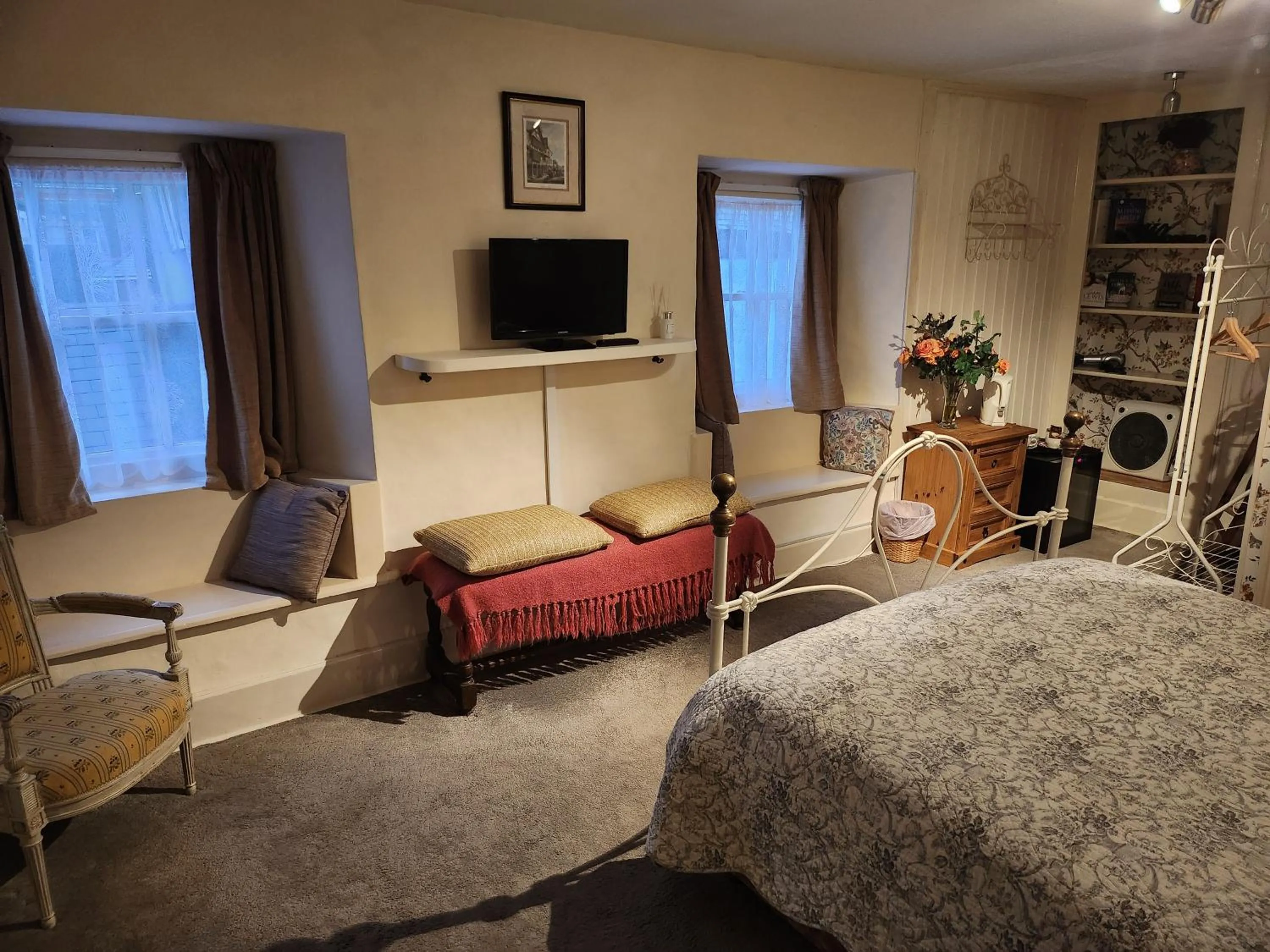 Photo of the whole room, Bed in Anzac Street B+Bistro