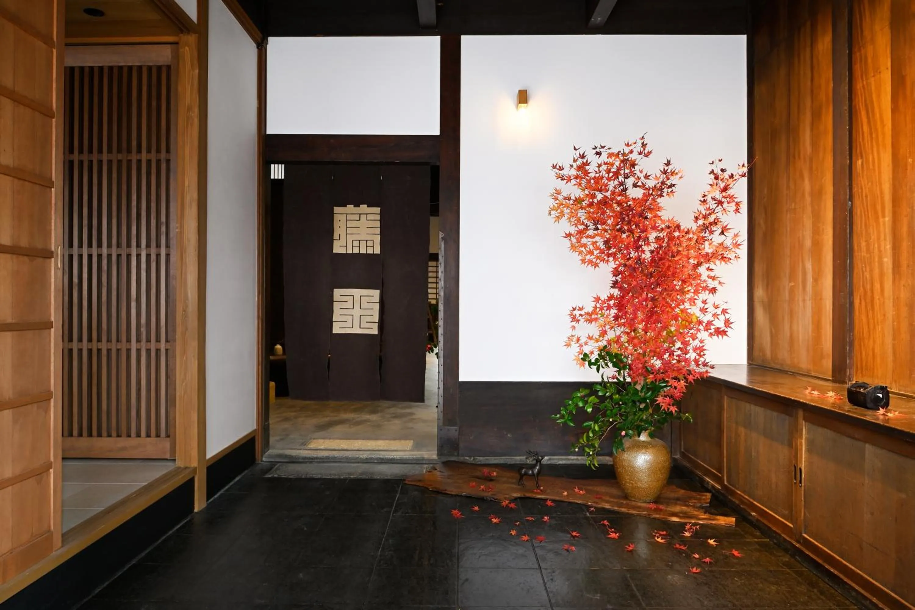 Decorative detail in Nishijin Fujita