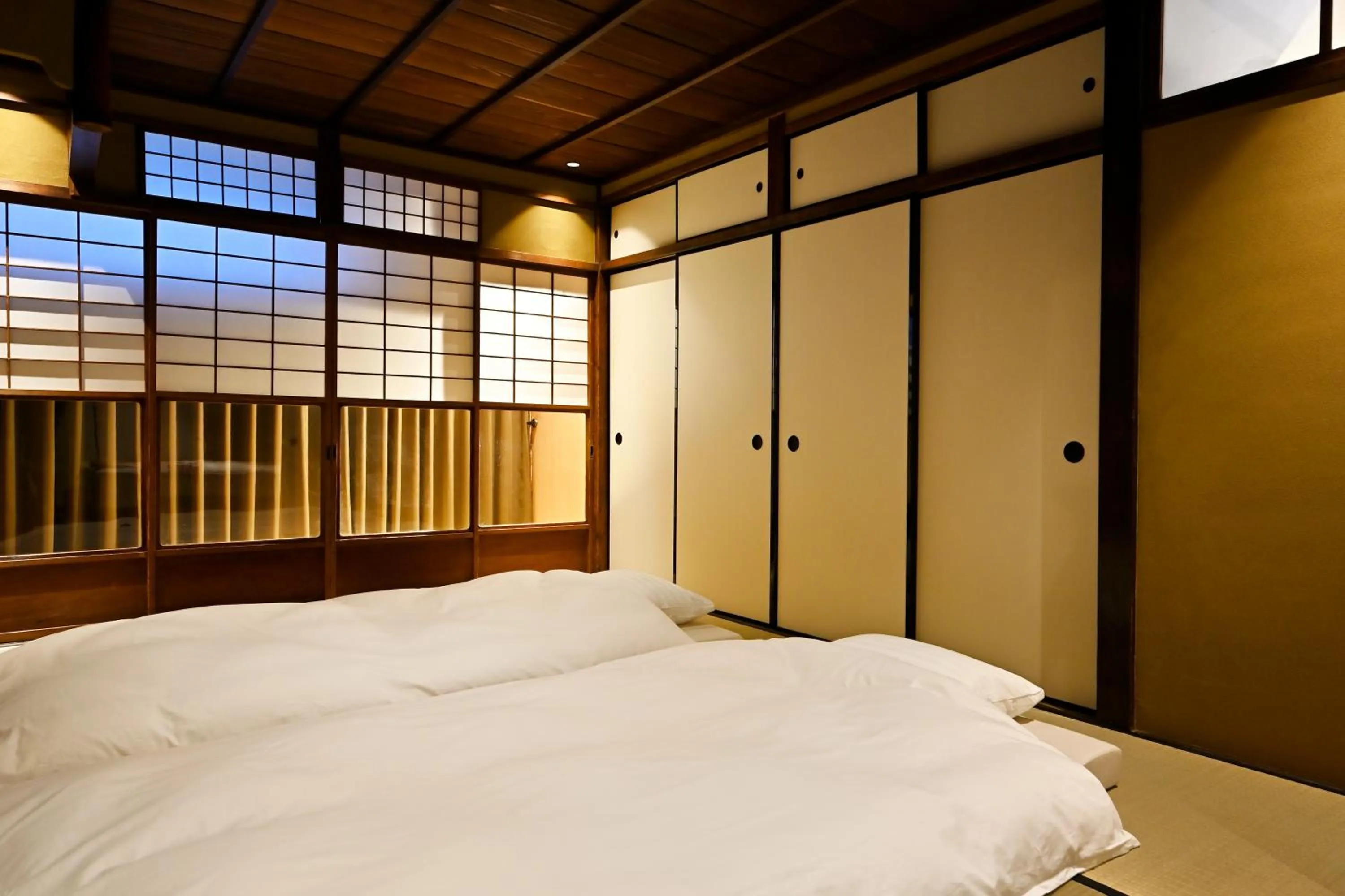 Bed in Nishijin Fujita