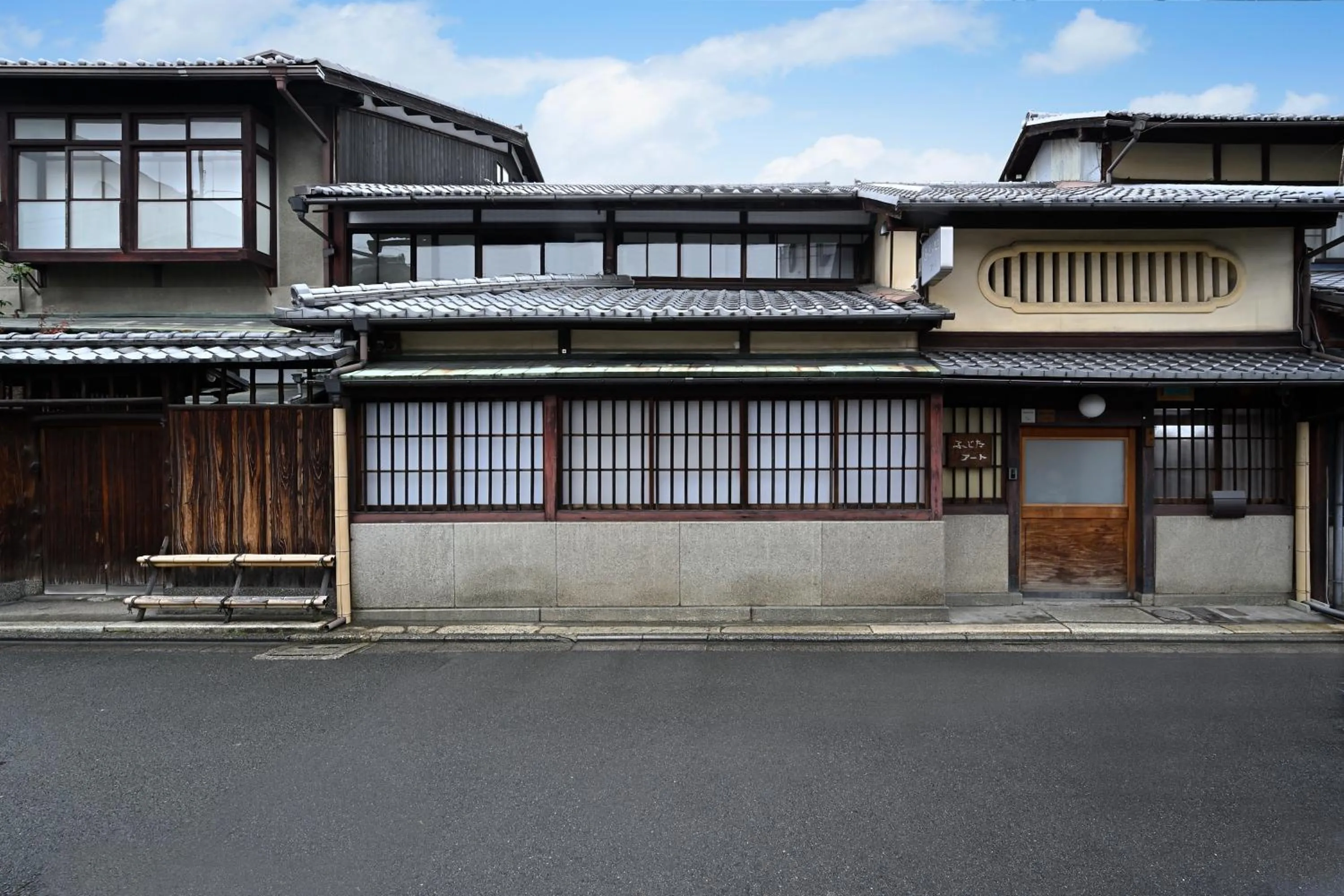 Property building in Nishijin Fujita
