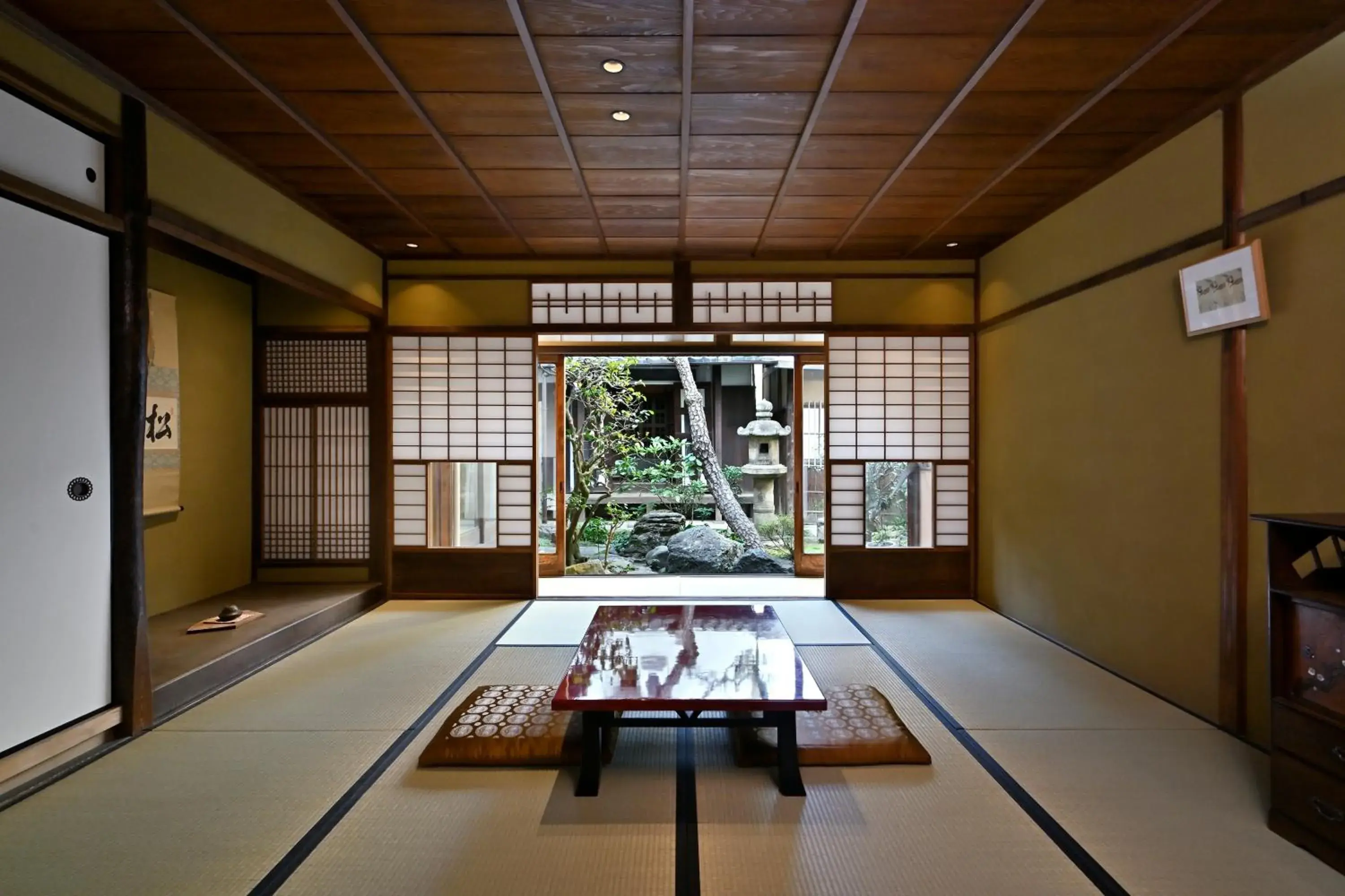 Villa with Garden View in Nishijin Fujita Villa with Garden View in Nishijin Fujita