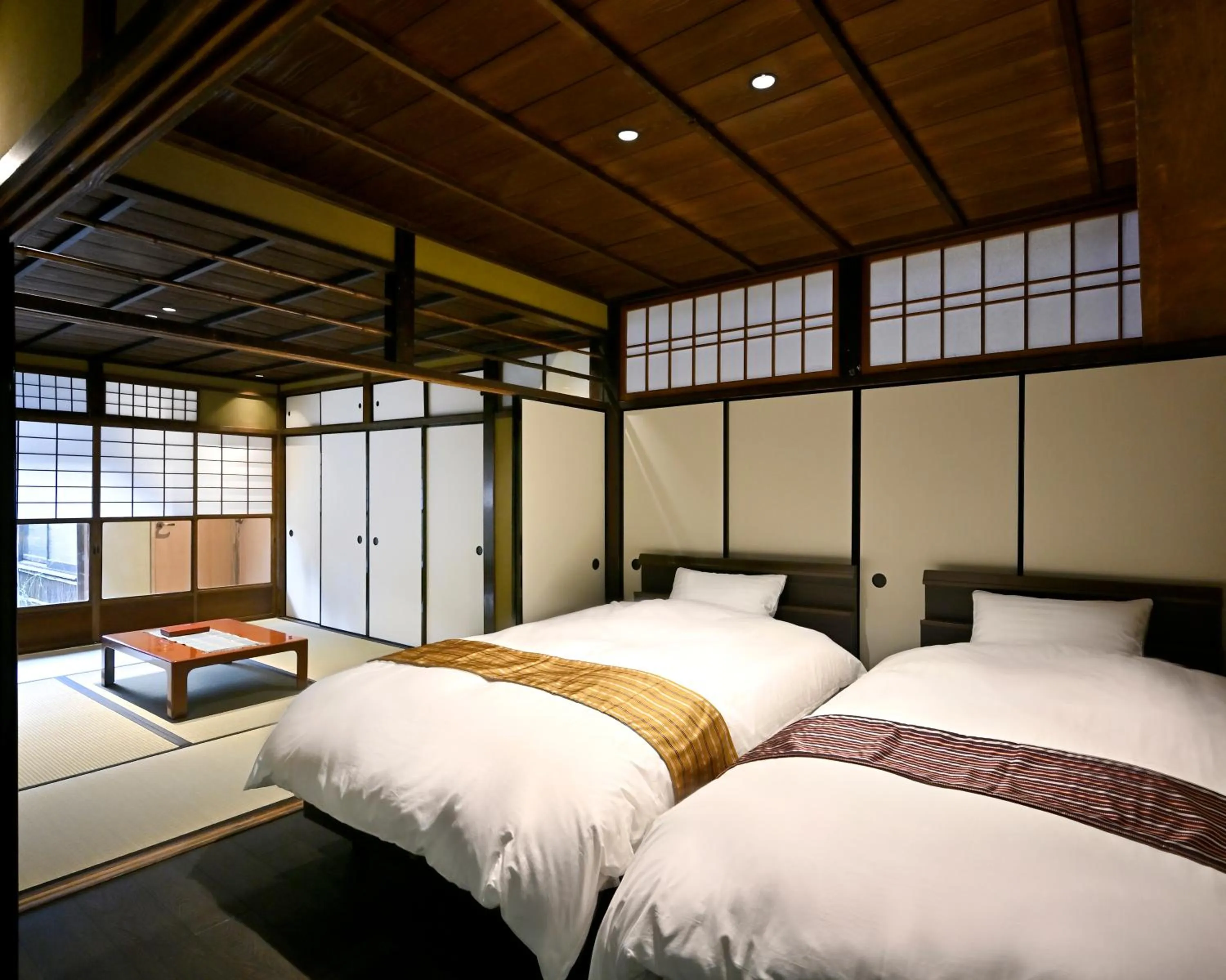 Bed in Nishijin Fujita