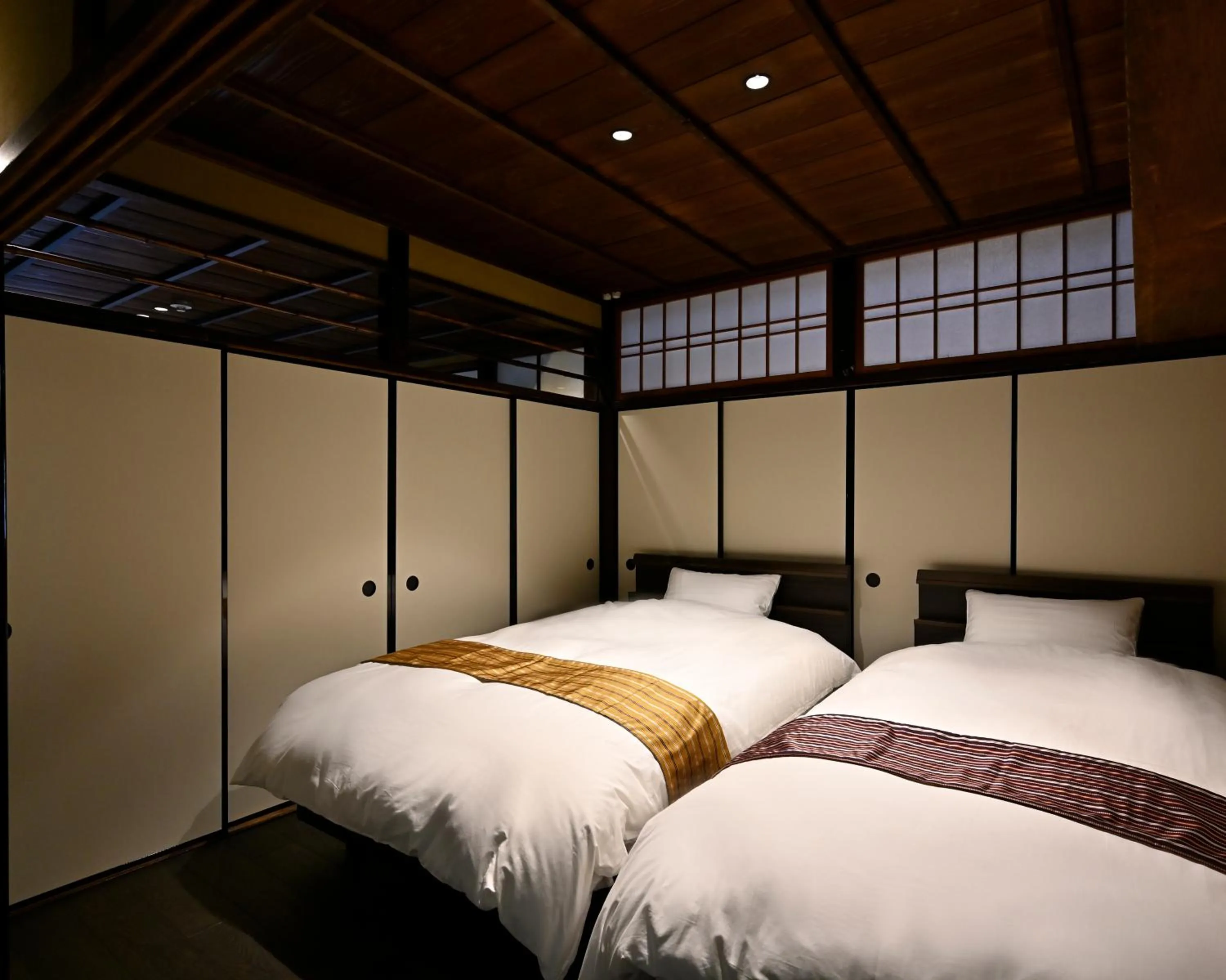 Bed in Nishijin Fujita