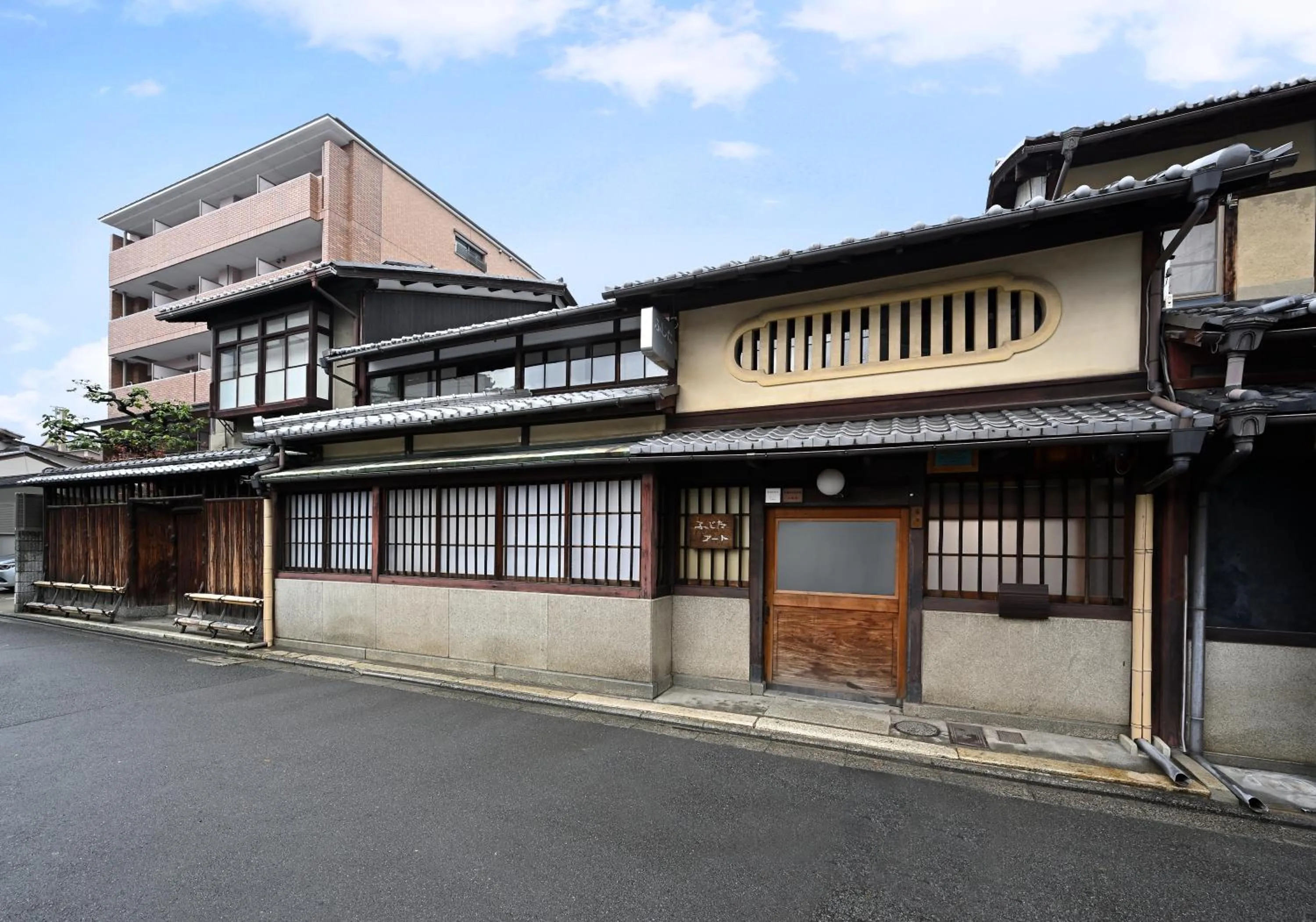 Property building in Nishijin Fujita