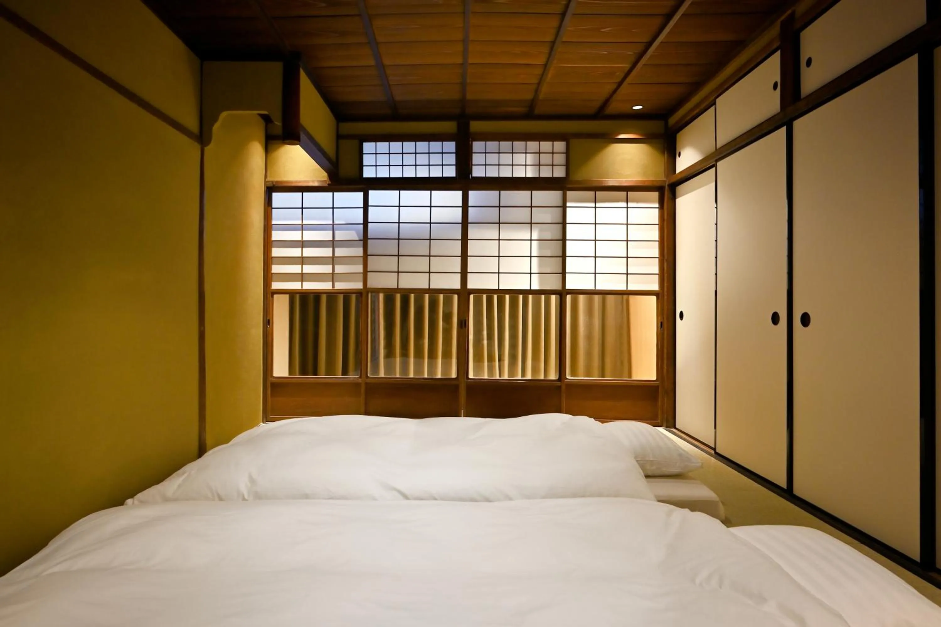 Bed in Nishijin Fujita