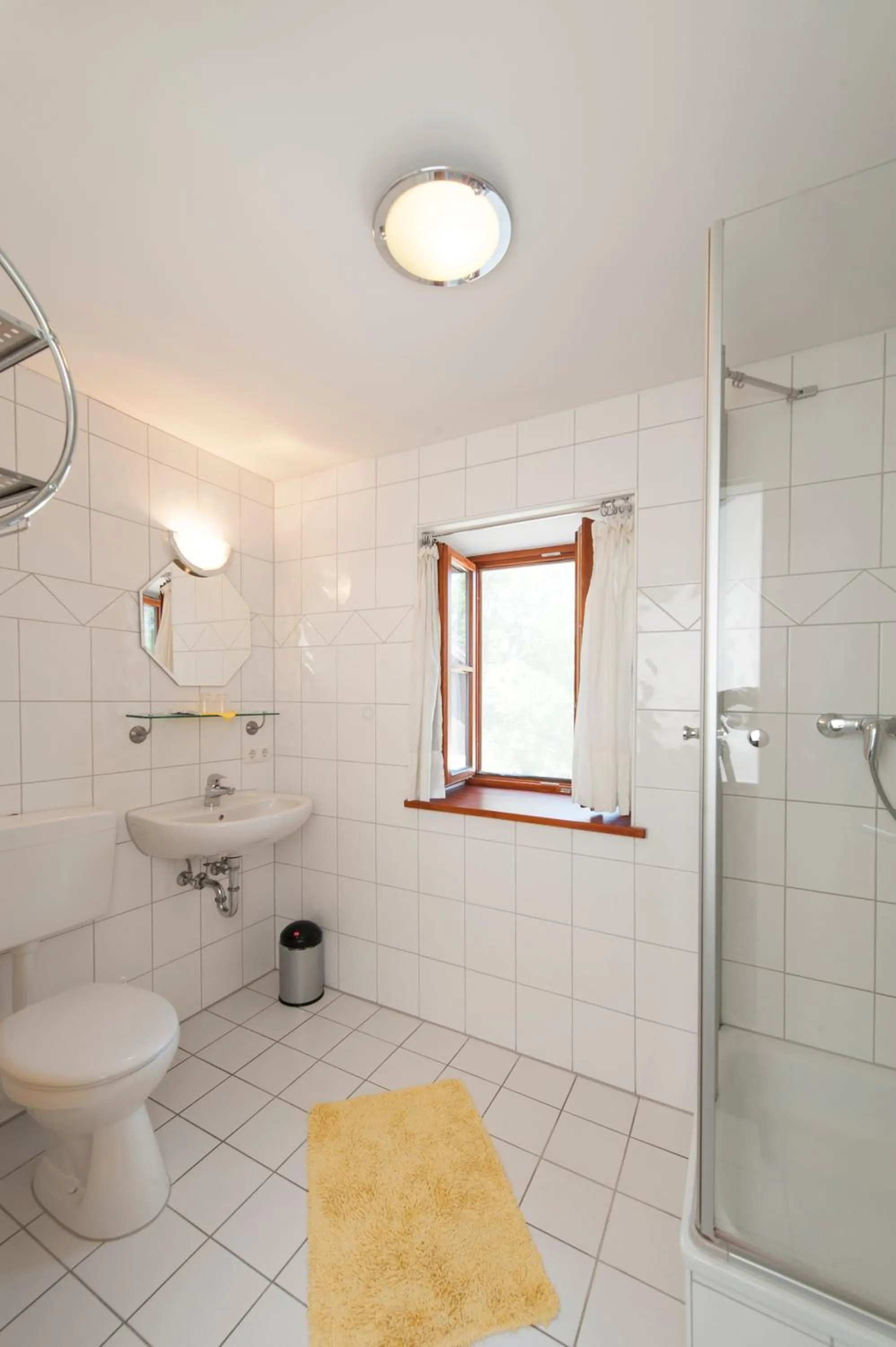 Bathroom in Pension Poschmühle
