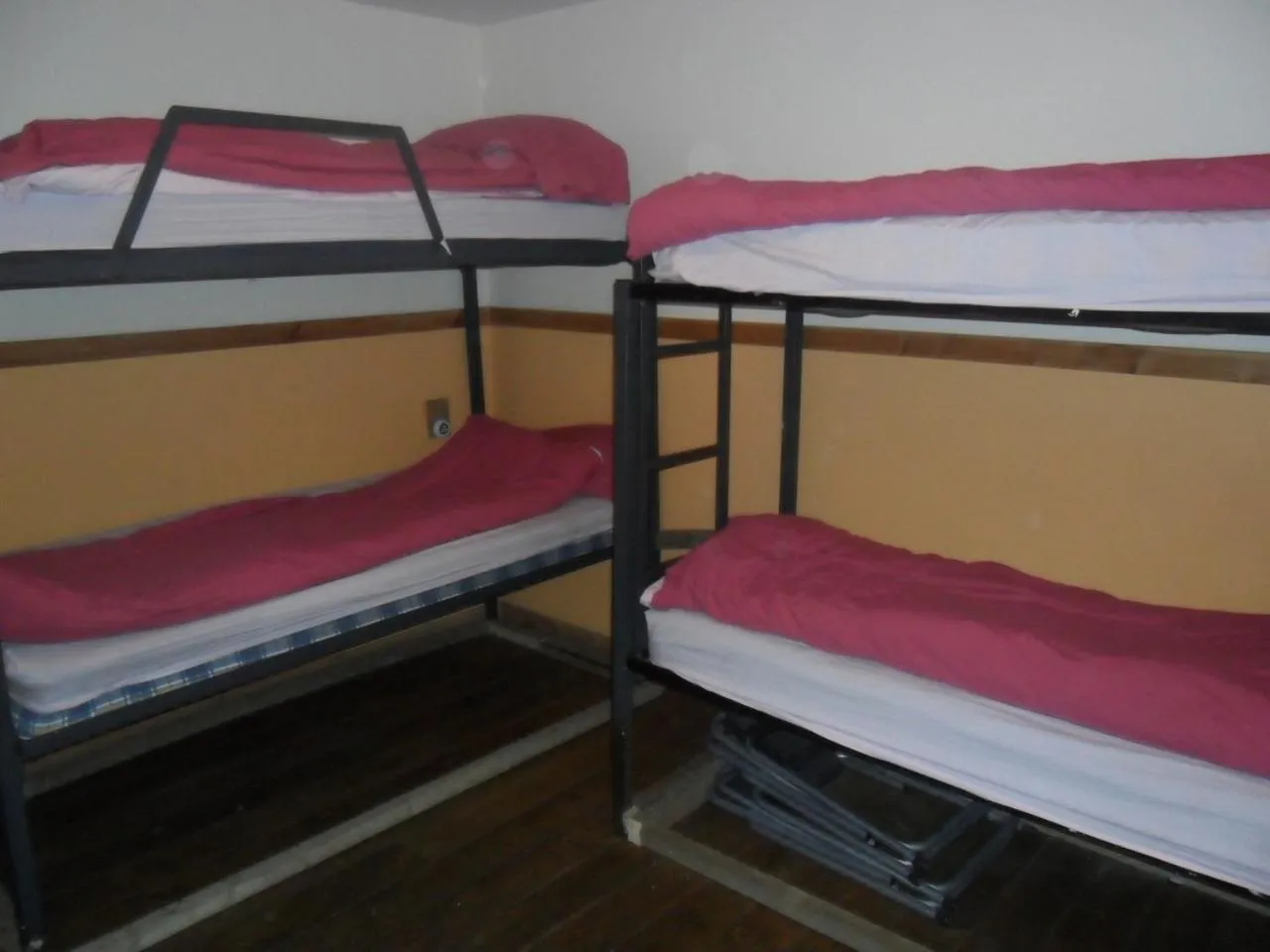 bunk bed, Bed in Sandras Backpackers