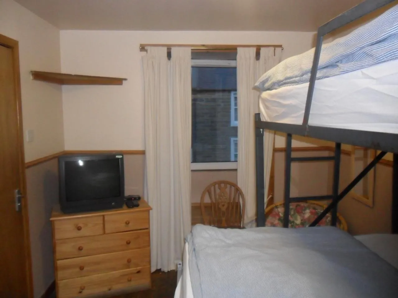 bunk bed, Bed in Sandras Backpackers