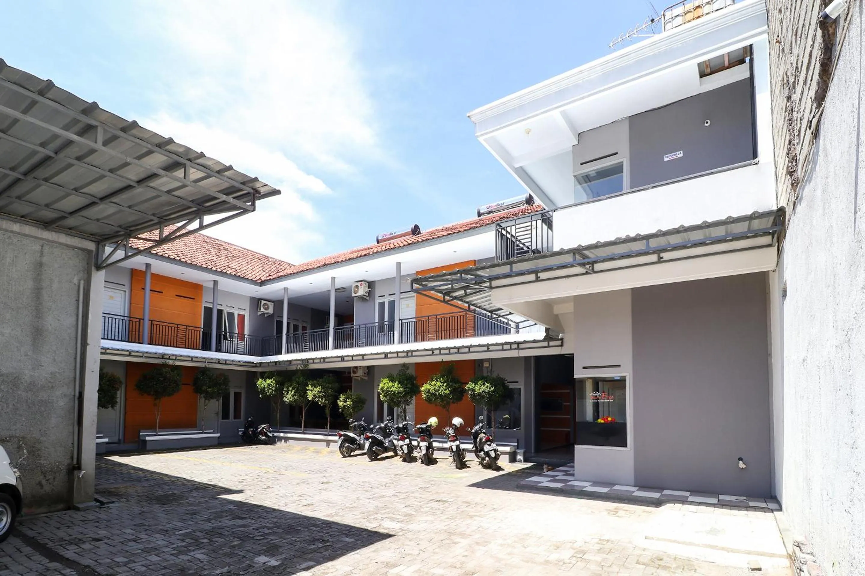 Area and facilities in RedDoorz At Merdeka Street Garut
