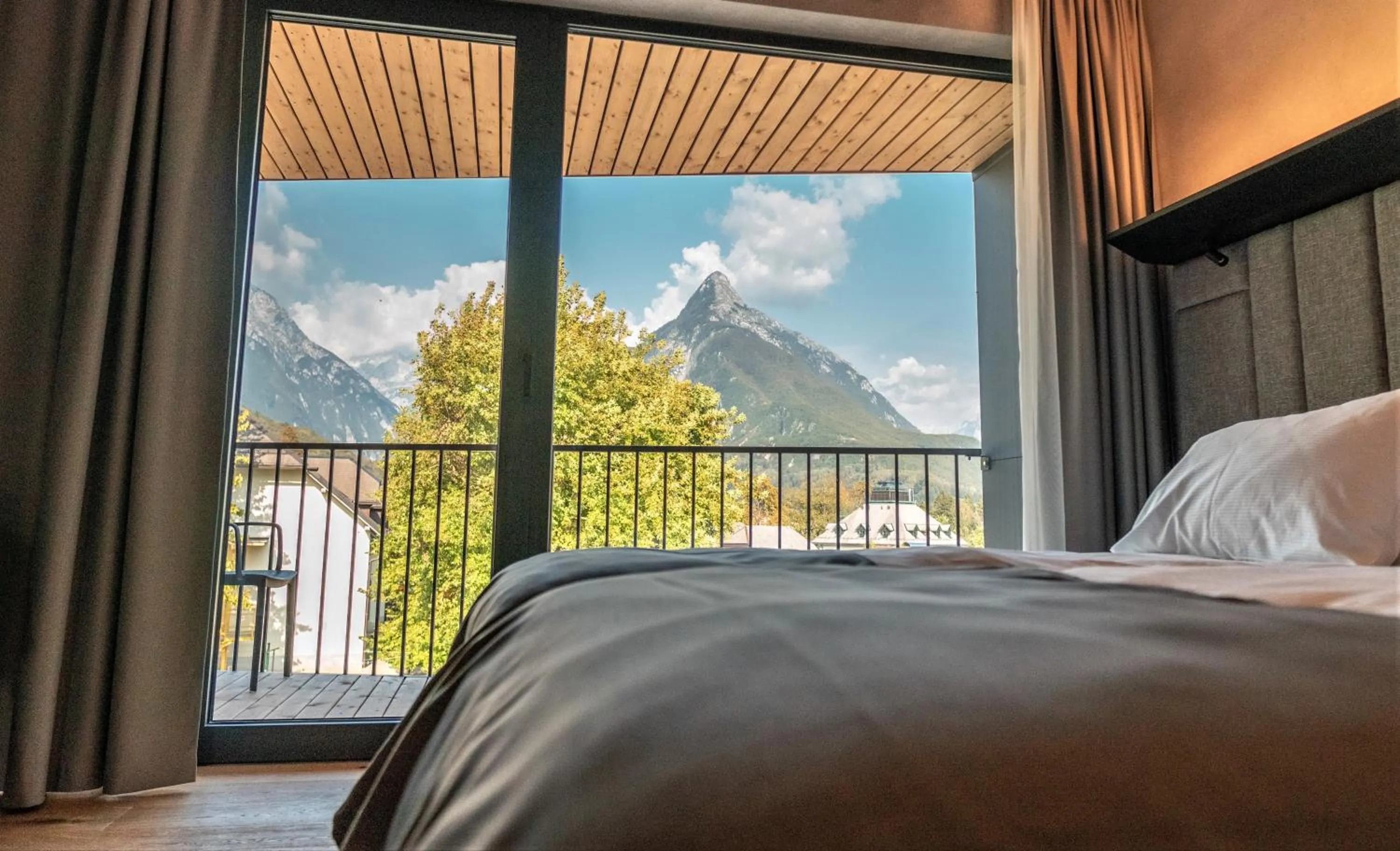 Balcony/Terrace, Bed in Hotel Soča