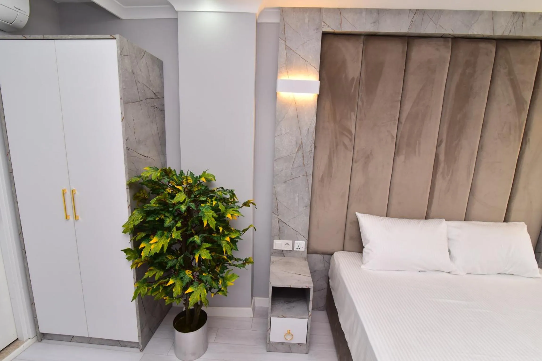 Photo of the whole room, Bed in Little sofia hotel