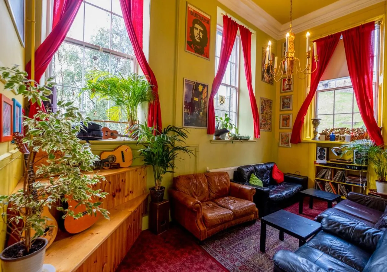 Living room in Castle Rock Hostel - Adults Only