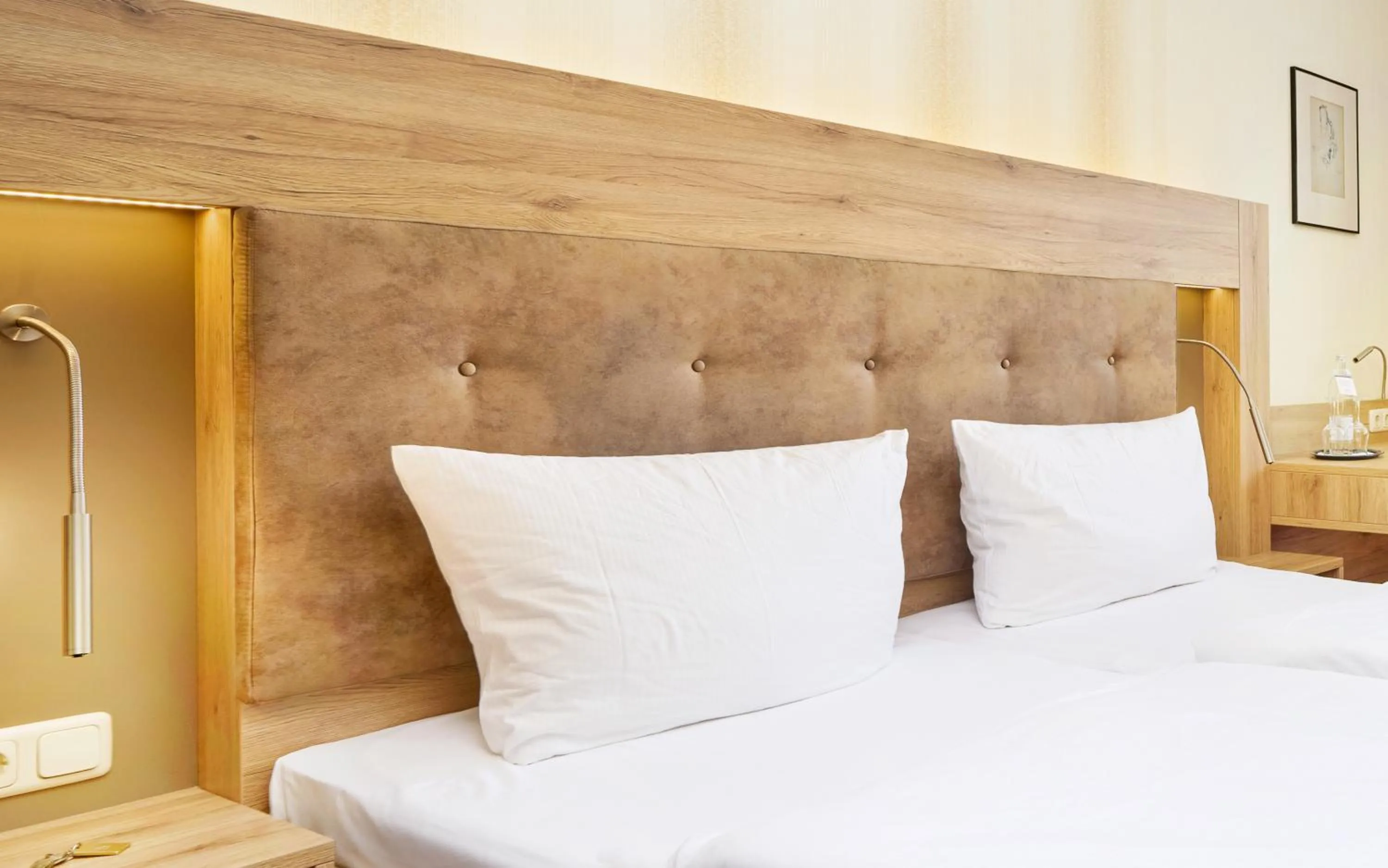 Bed in Strandhotel garni Kormoran