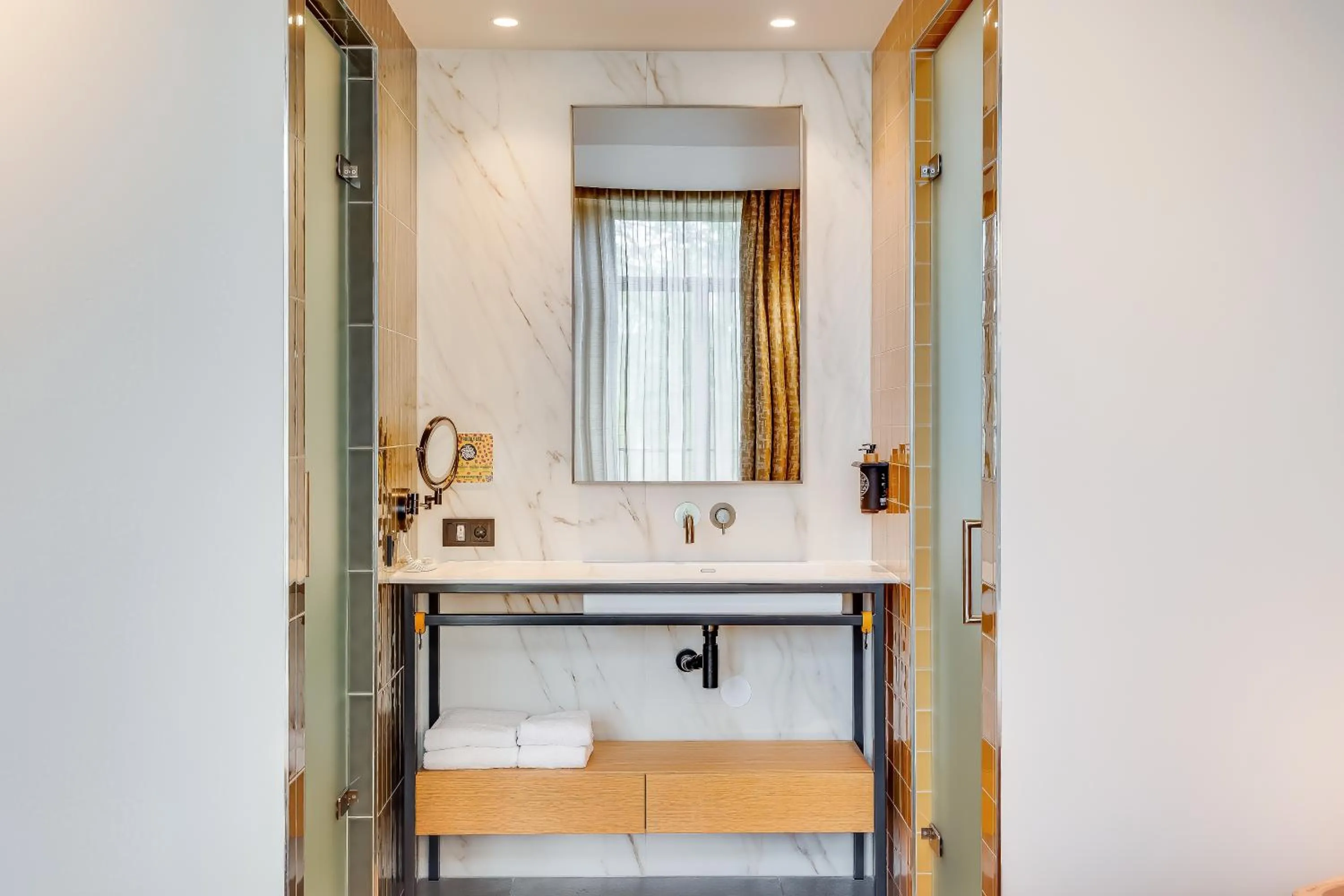 Bathroom in Cityhotel Wood