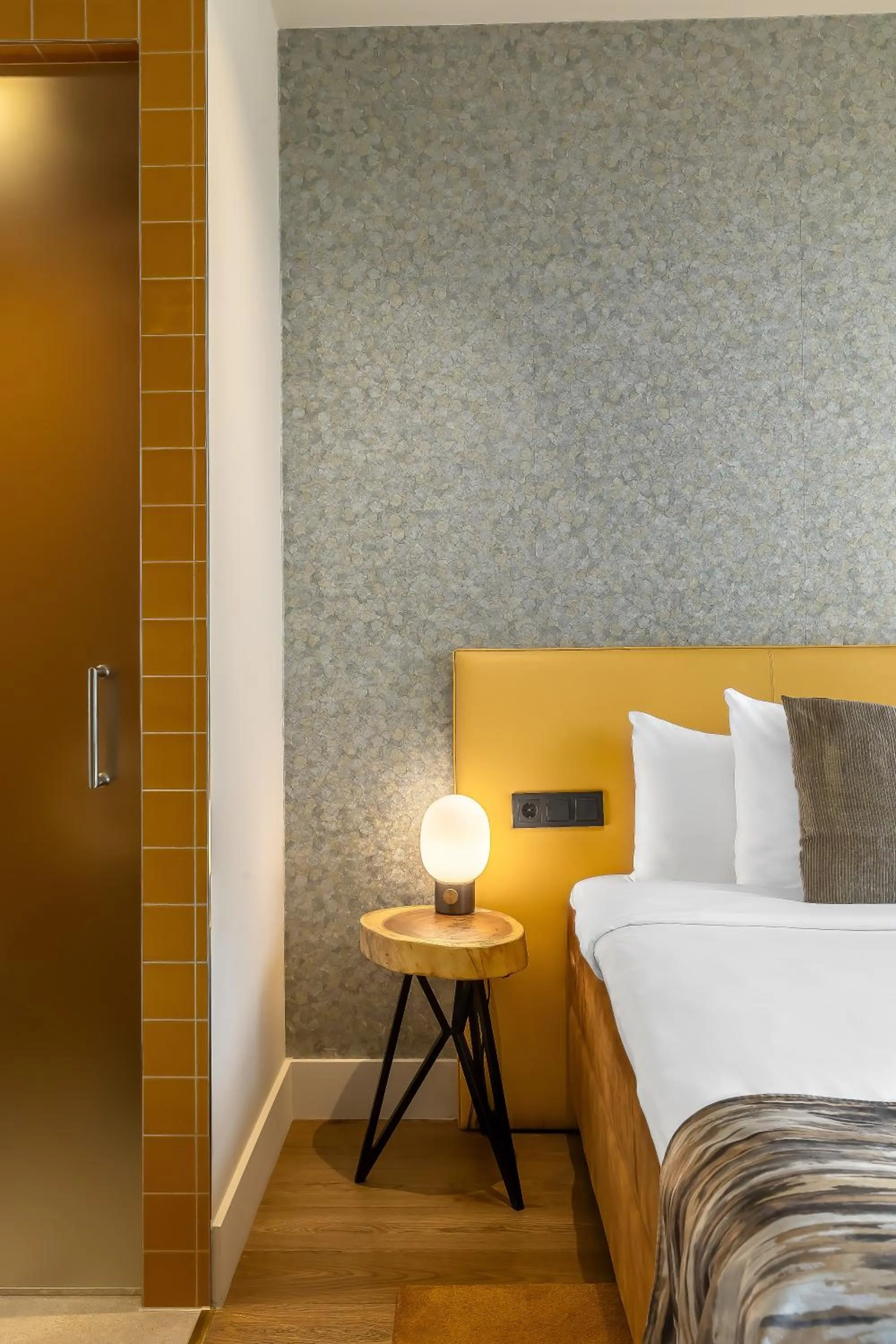 Bed in Cityhotel Wood