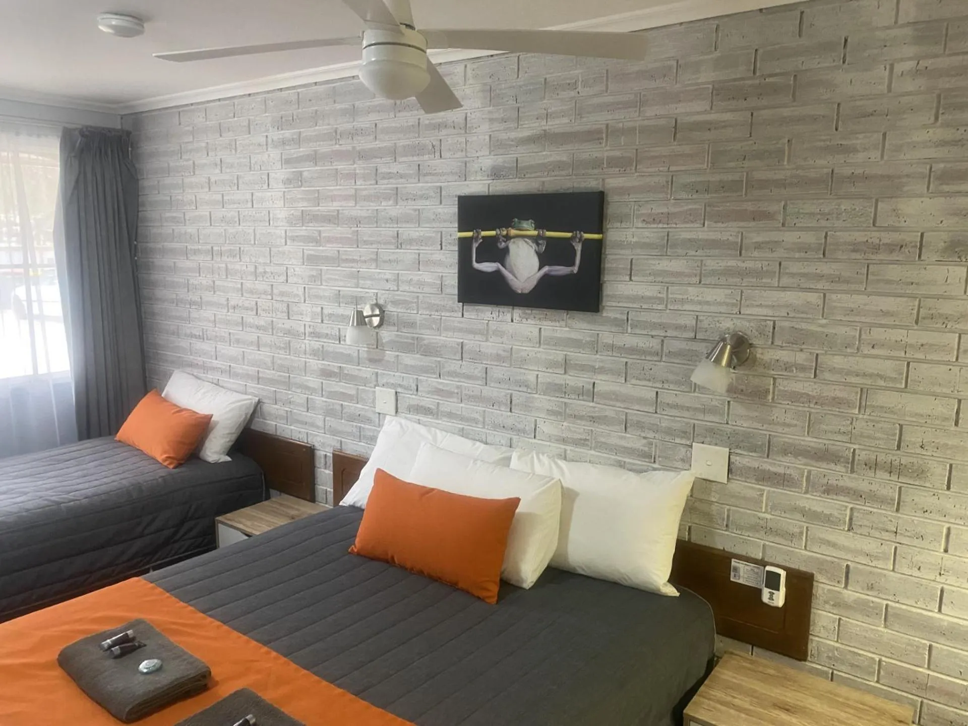 Living room, Bed in Creswick Motel