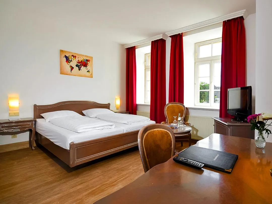 Photo of the whole room, Bed in Hotel Stadt Hameln