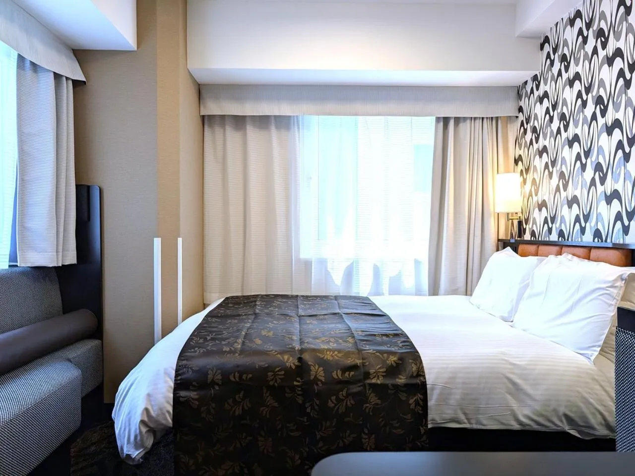 Photo of the whole room, Bed in APA Hotel Nihombashi Bakuroyokoyama Ekimae