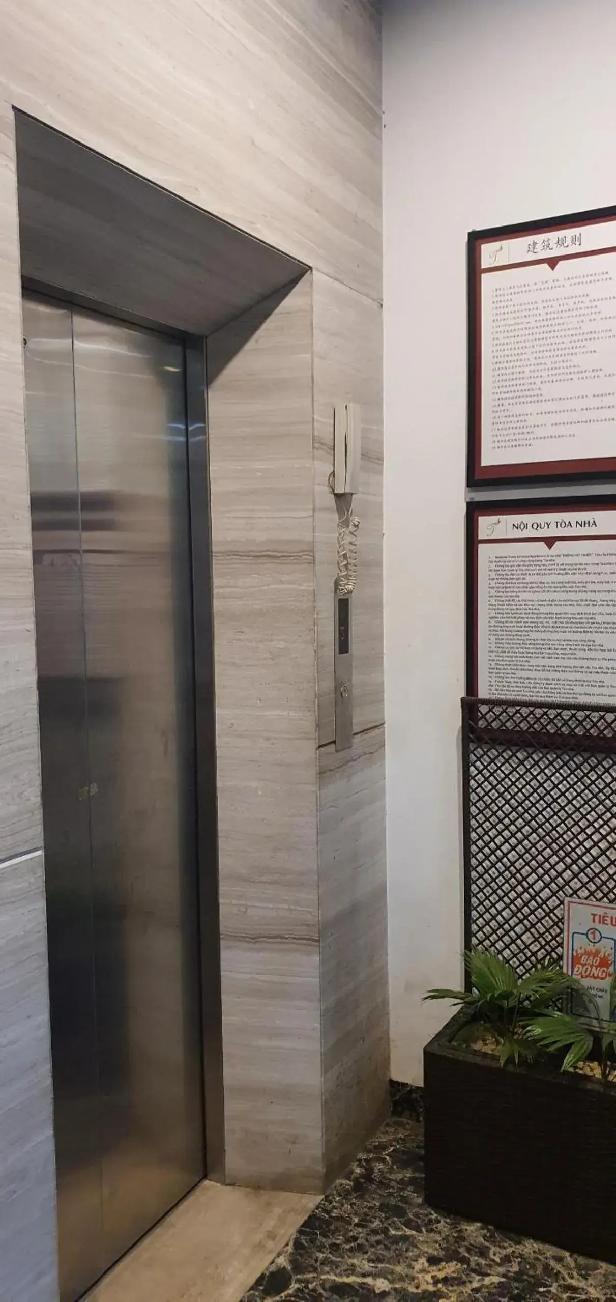 elevator in Cali hotel books Da Nang elevator in Cali hotel books Da Nang