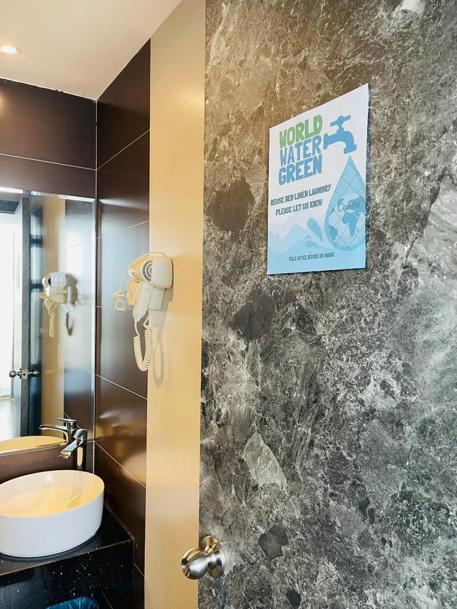 Superior Double Room in Cali hotel books Da Nang Superior Double Room in Cali hotel books Da Nang