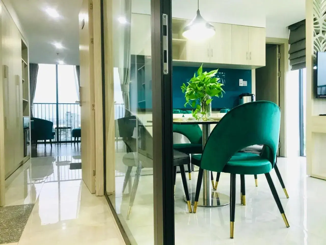 Cali hotel books Da Nang Cali hotel books Da Nang