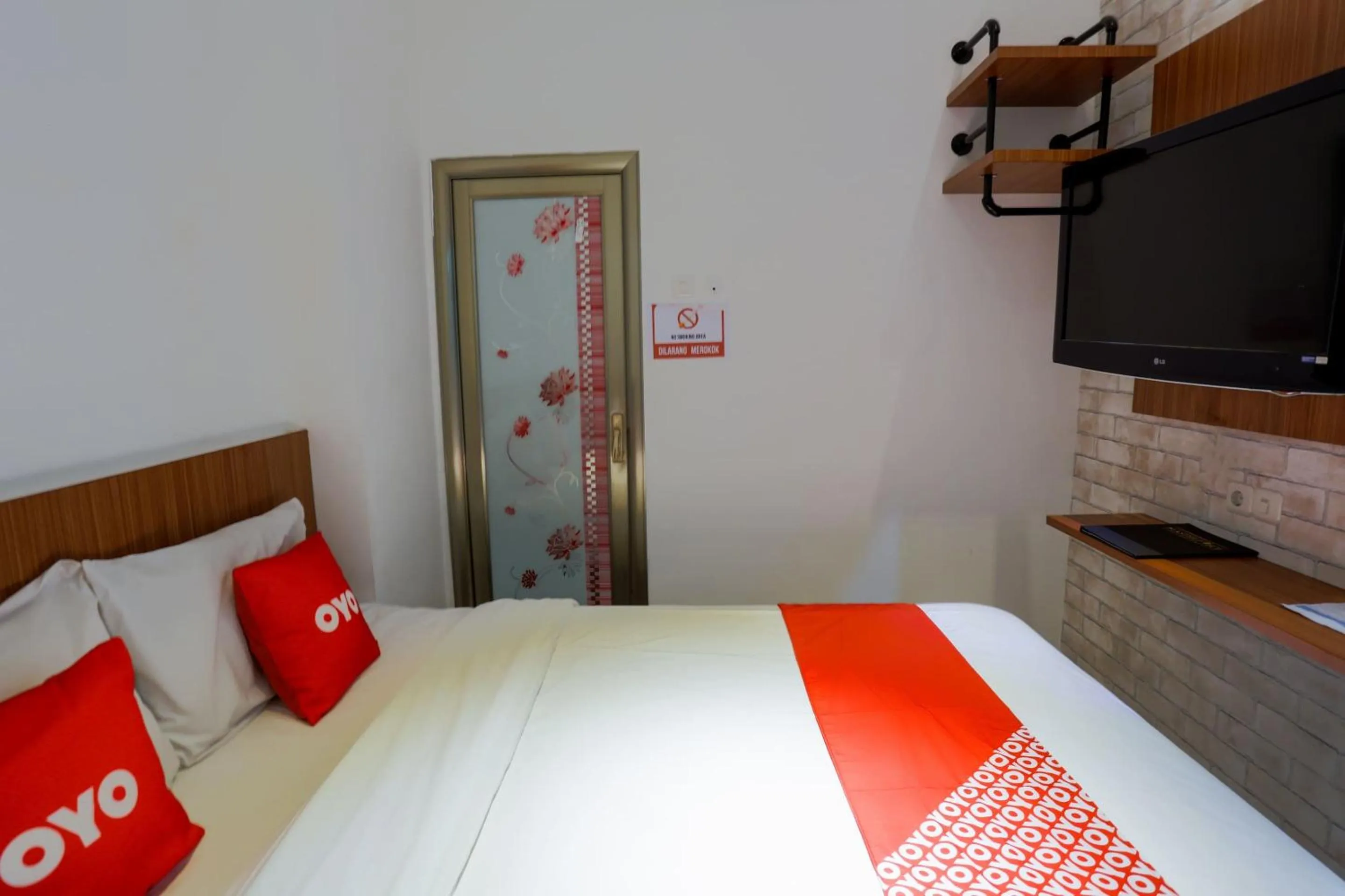 Bedroom, Bed in Hotel O Point Inn