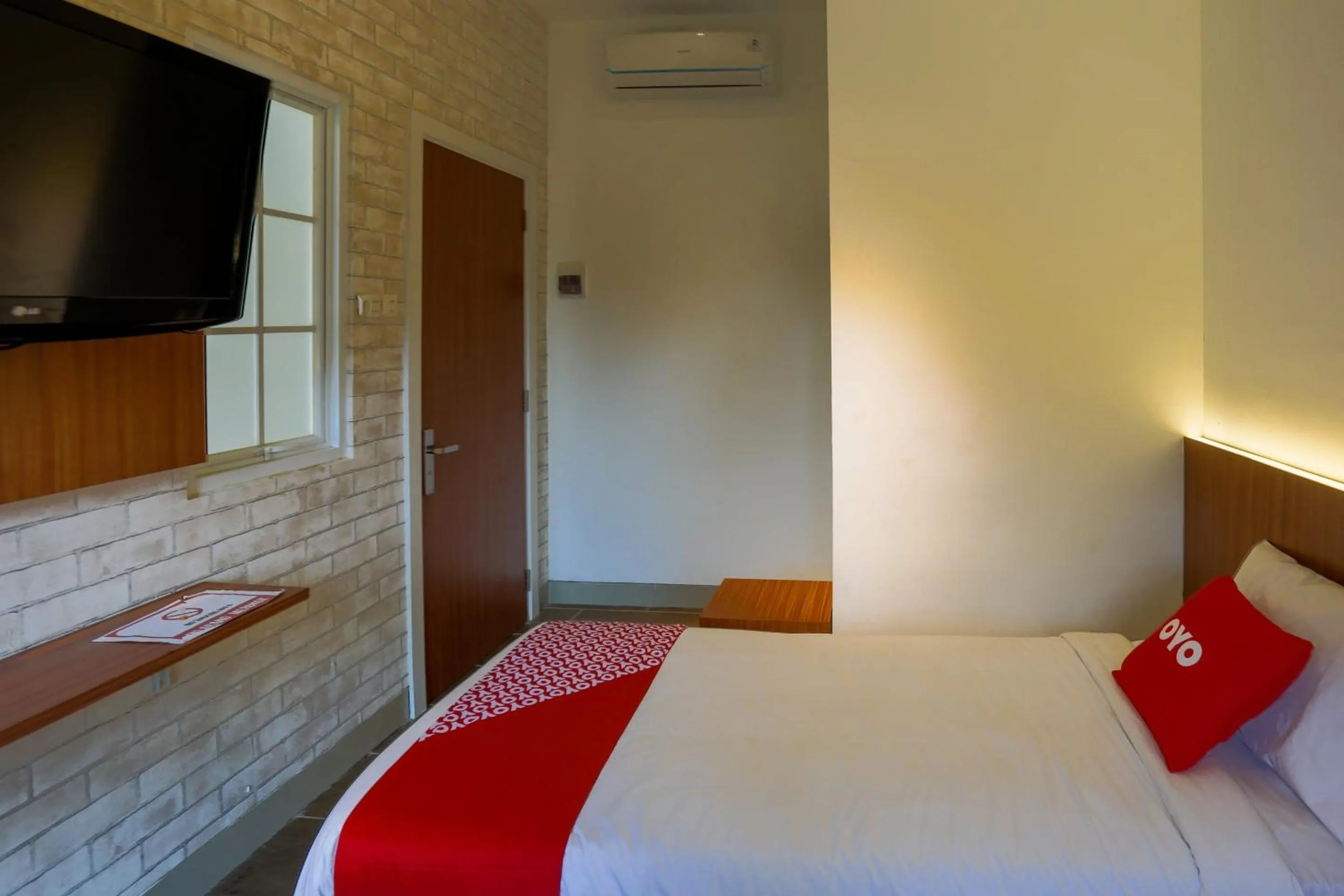 Bedroom, Bed in Hotel O Point Inn