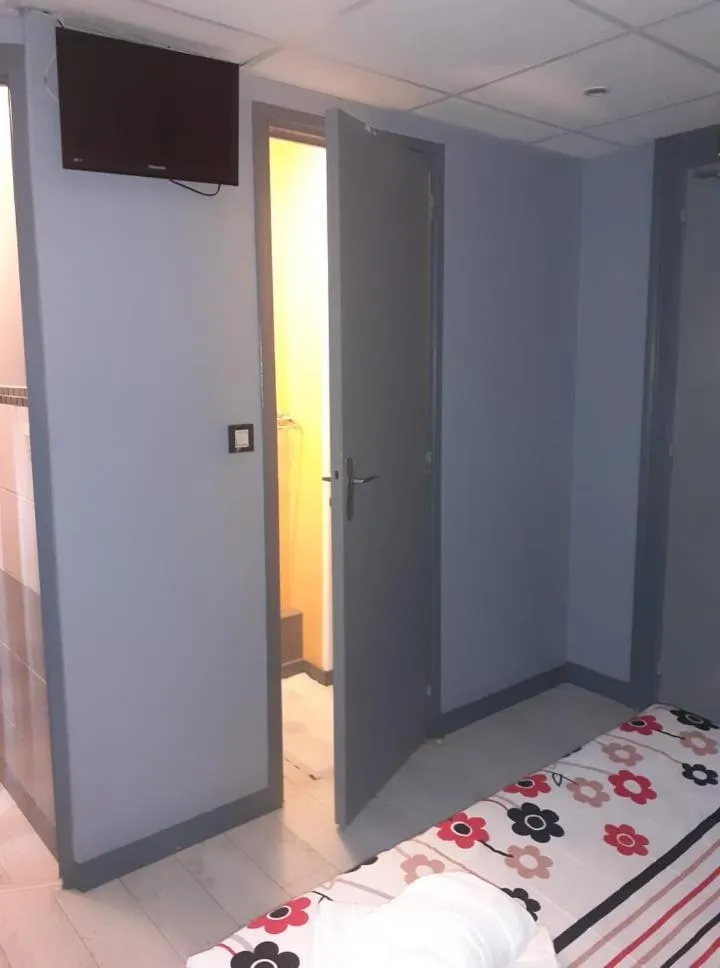 TV/Entertainment Center in Le fecamps