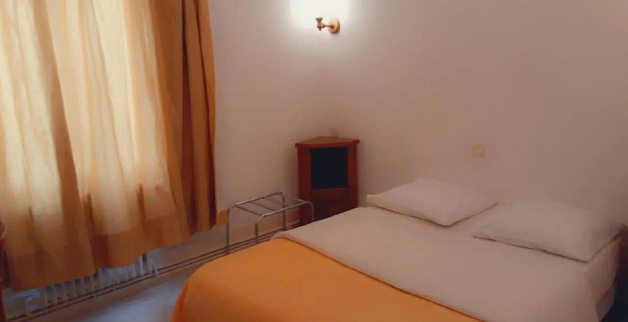 Bed, TV/Entertainment Center in Le fecamps