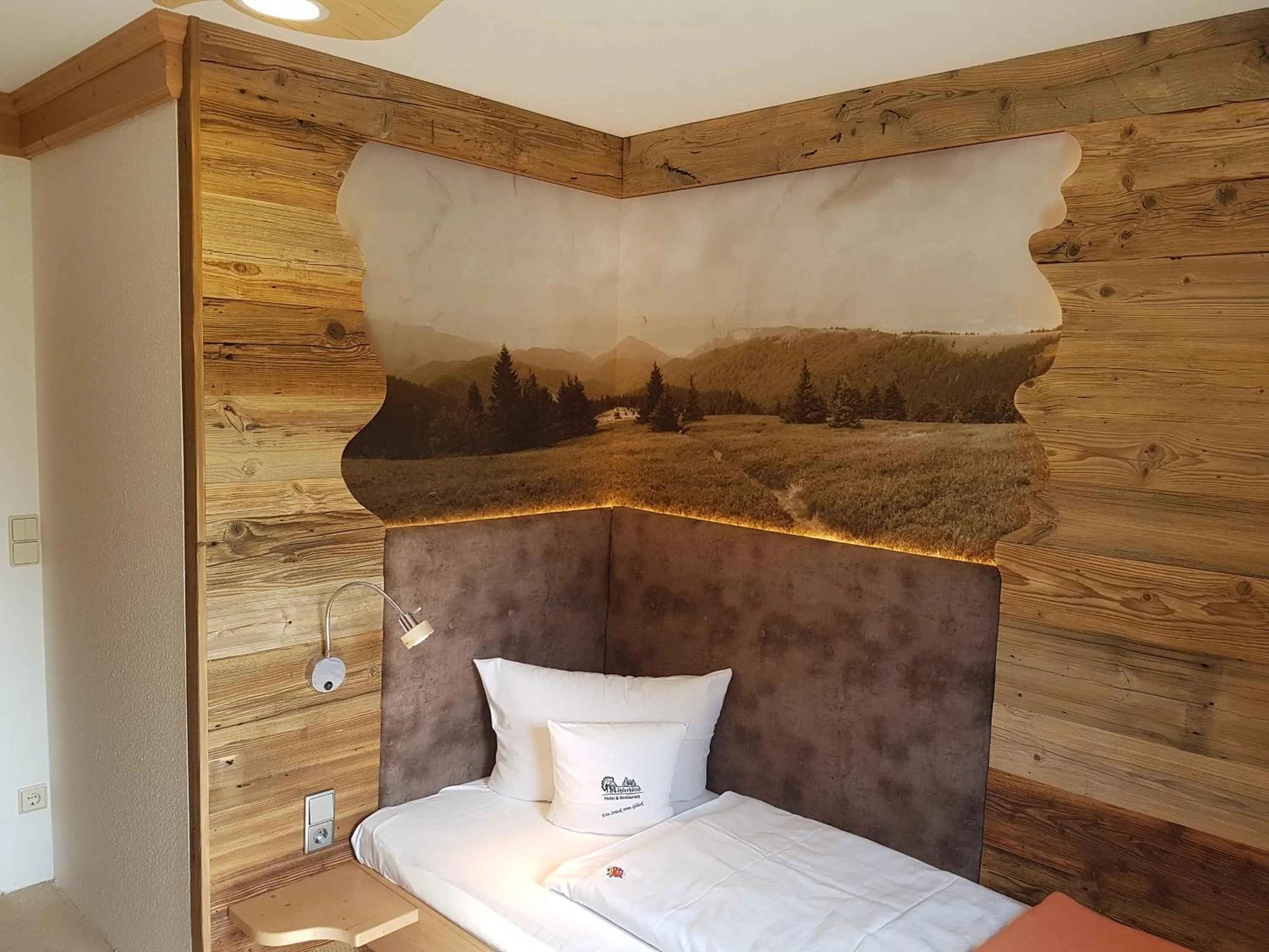 Photo of the whole room, Bed in Hotel und Restaurant Köhlerhütte - Fürstenbrunn