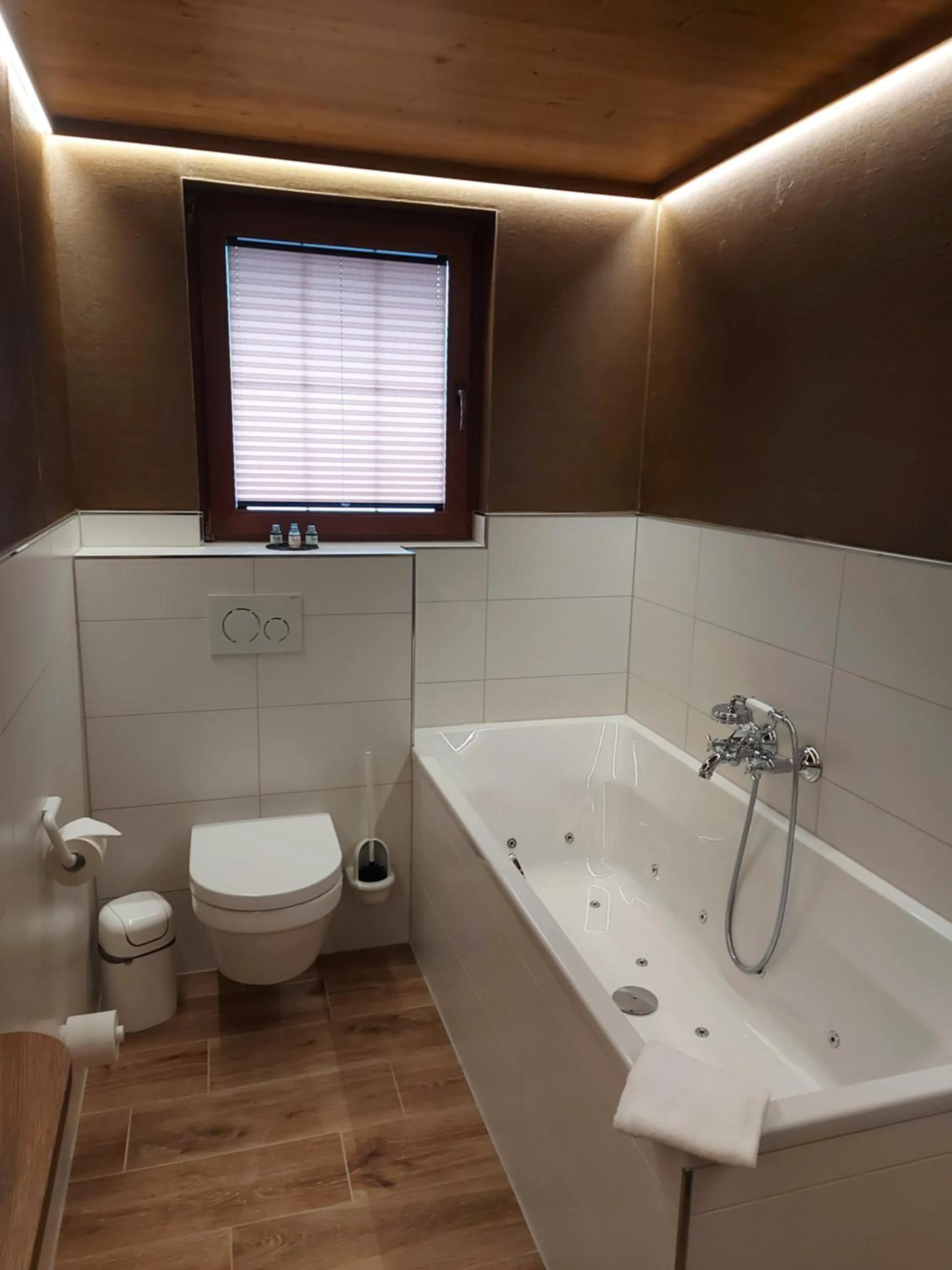 Hot Tub in Hotel und Restaurant Köhlerhütte - Fürstenbrunn