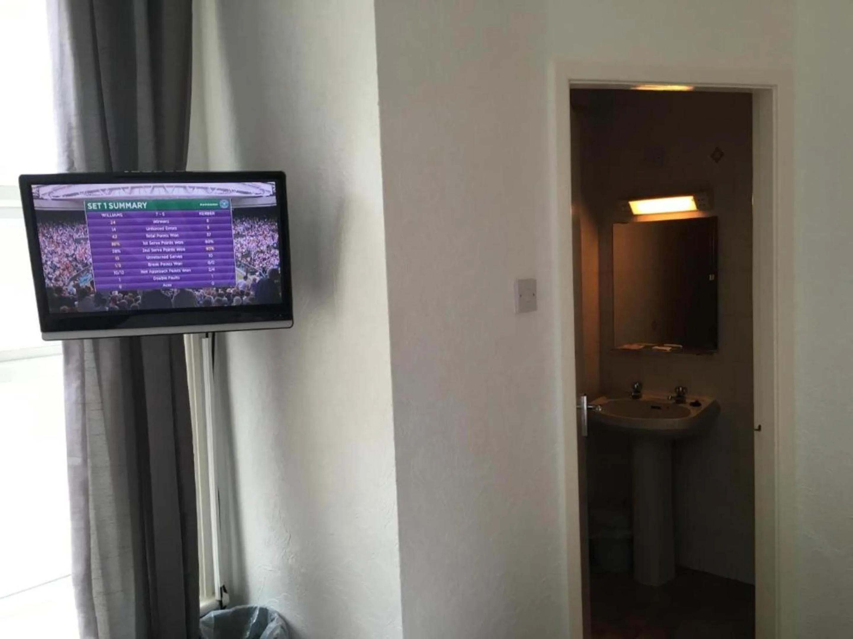 TV and multimedia in OYO Wave Crest Hotel