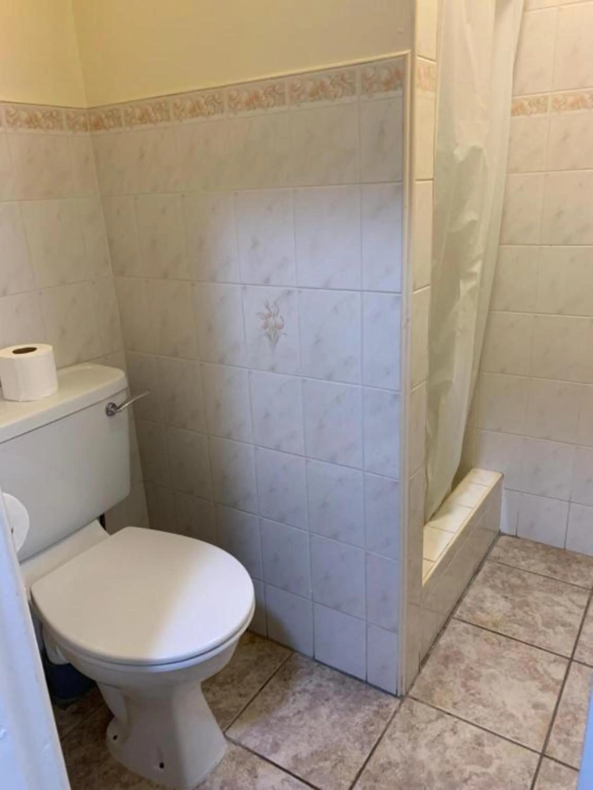 Bathroom in OYO Wave Crest Hotel