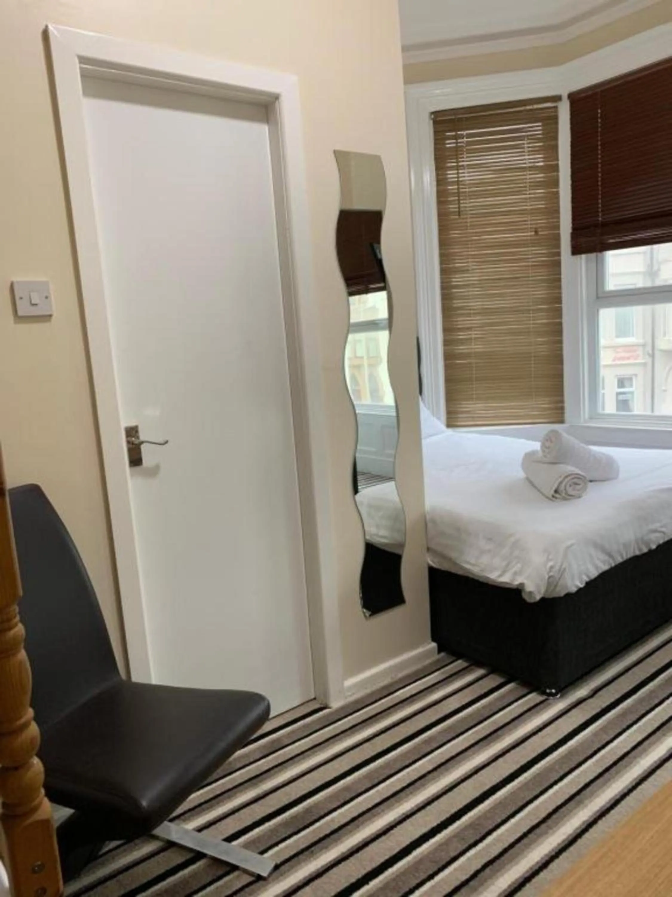 Bedroom, Bed in OYO Wave Crest Hotel