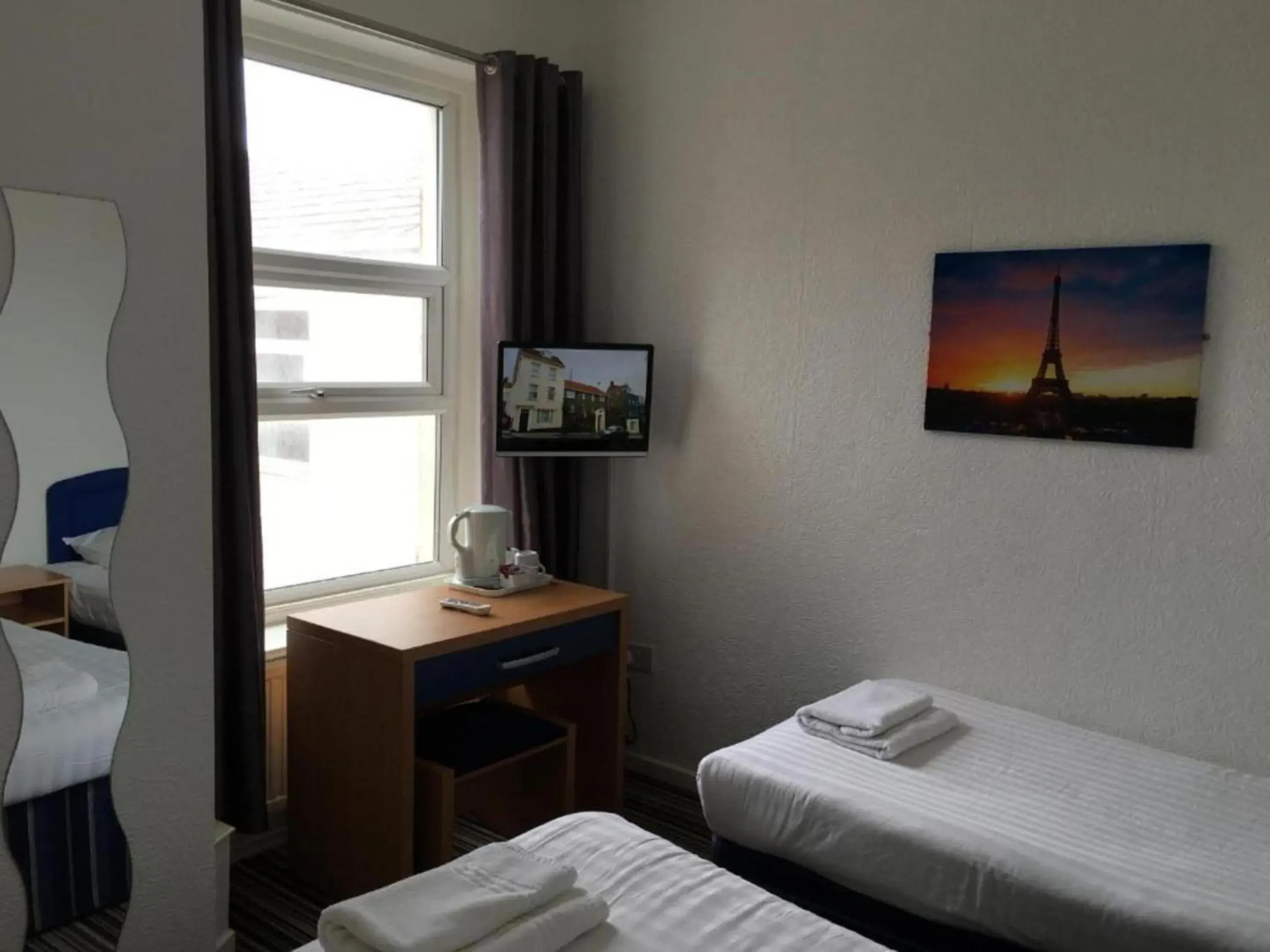 TV and multimedia, Bed in OYO Wave Crest Hotel TV and multimedia, Bed in OYO Wave Crest Hotel