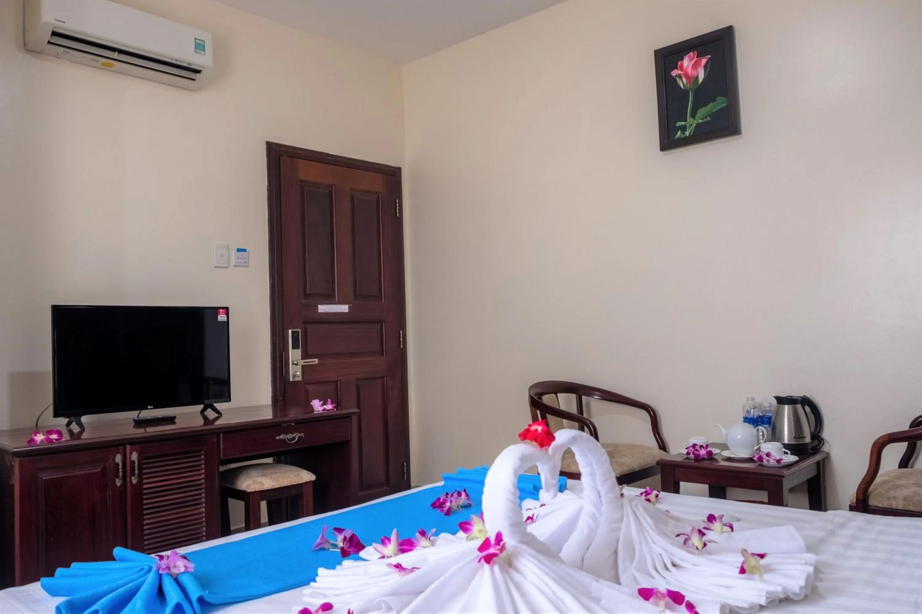 Bedroom, Bed in Phong Lan 2 Hotel