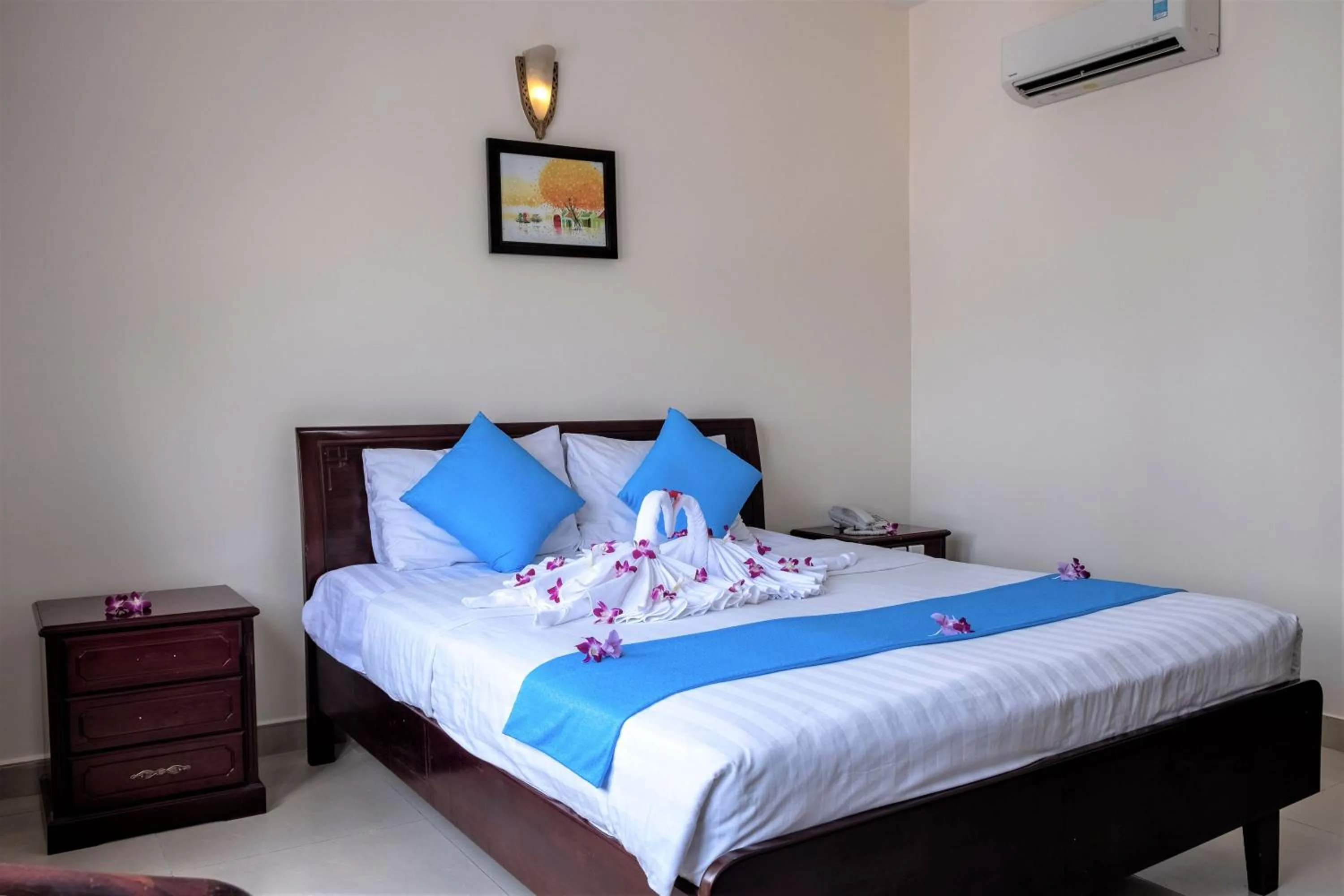 Bedroom, Bed in Phong Lan 2 Hotel