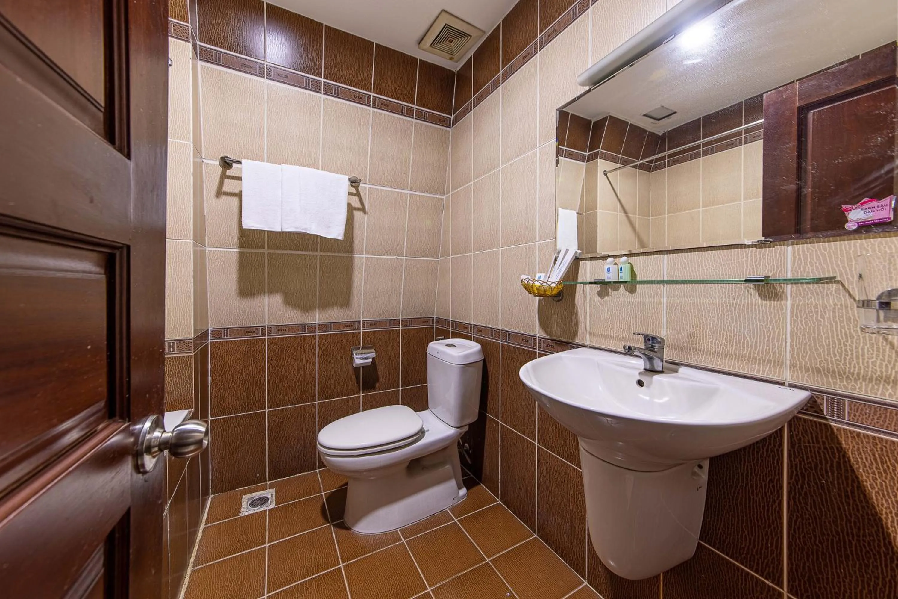 Bathroom in Phong Lan 2 Hotel