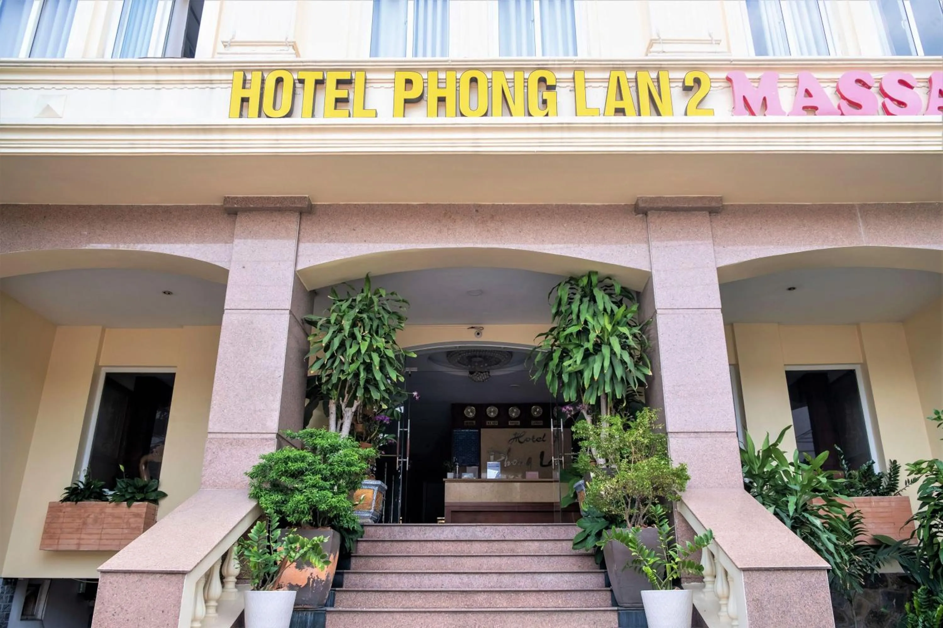 Facade/entrance in Phong Lan 2 Hotel