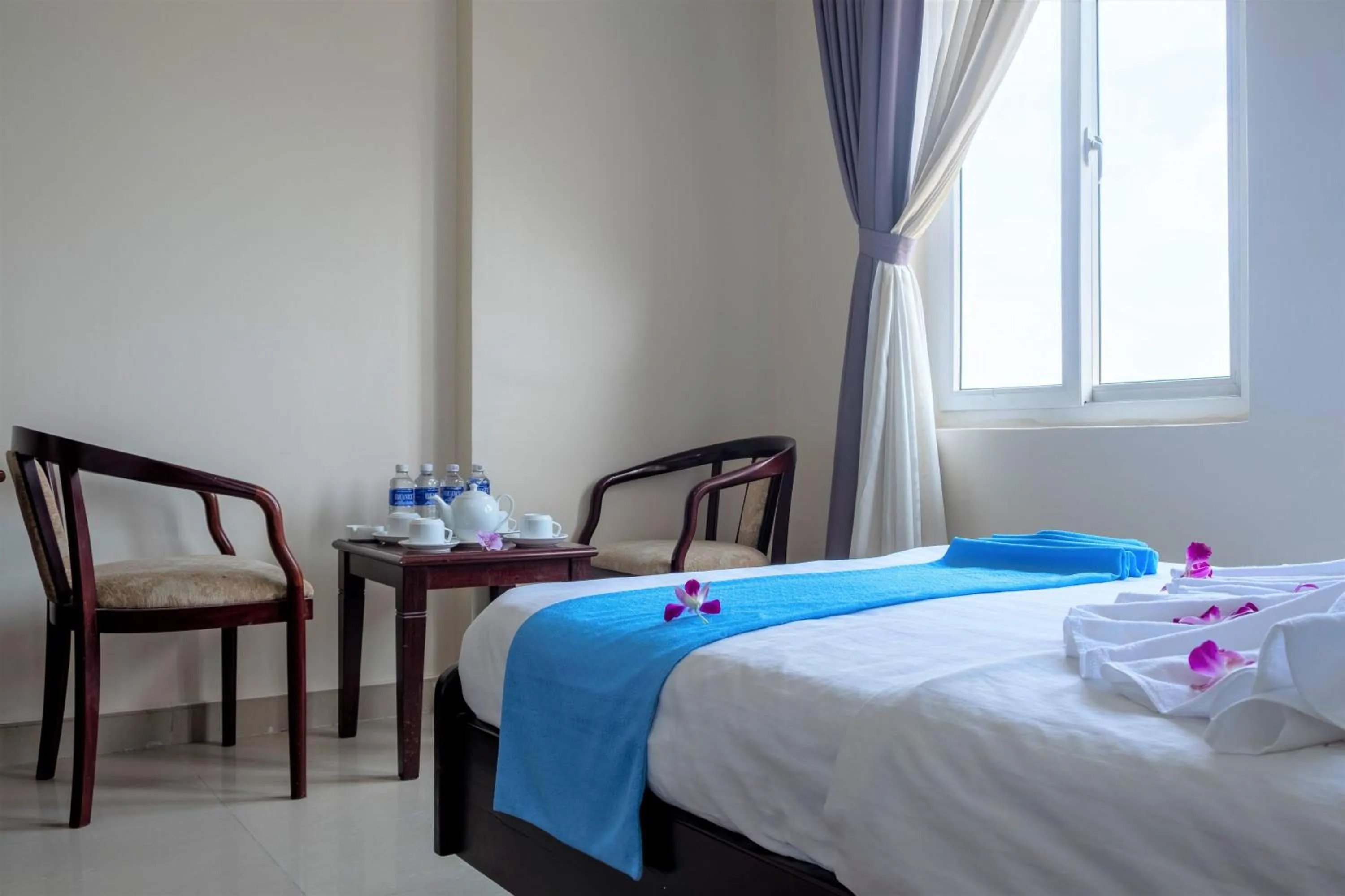 Bedroom, Bed in Phong Lan 2 Hotel