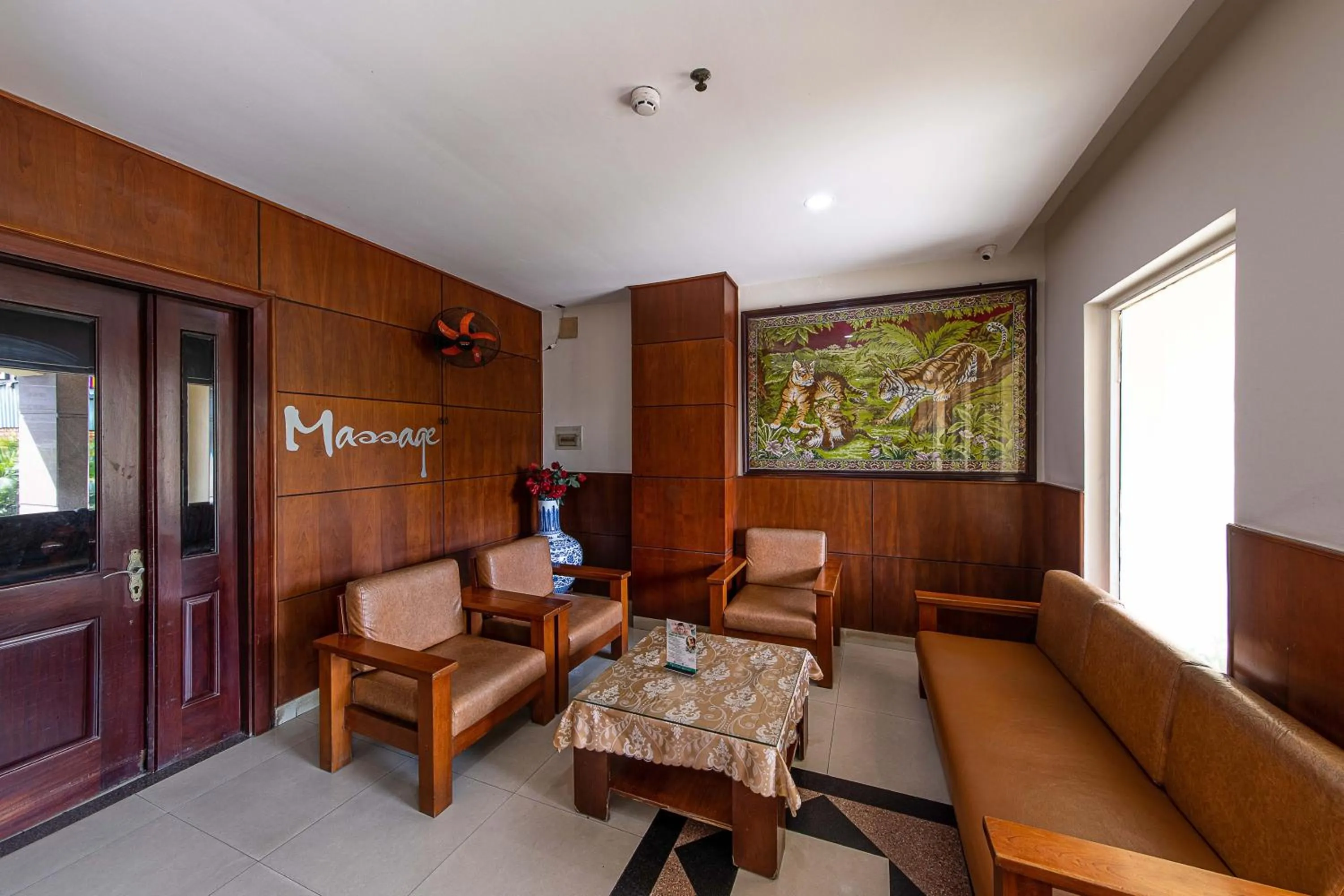 Seating area in Phong Lan 2 Hotel