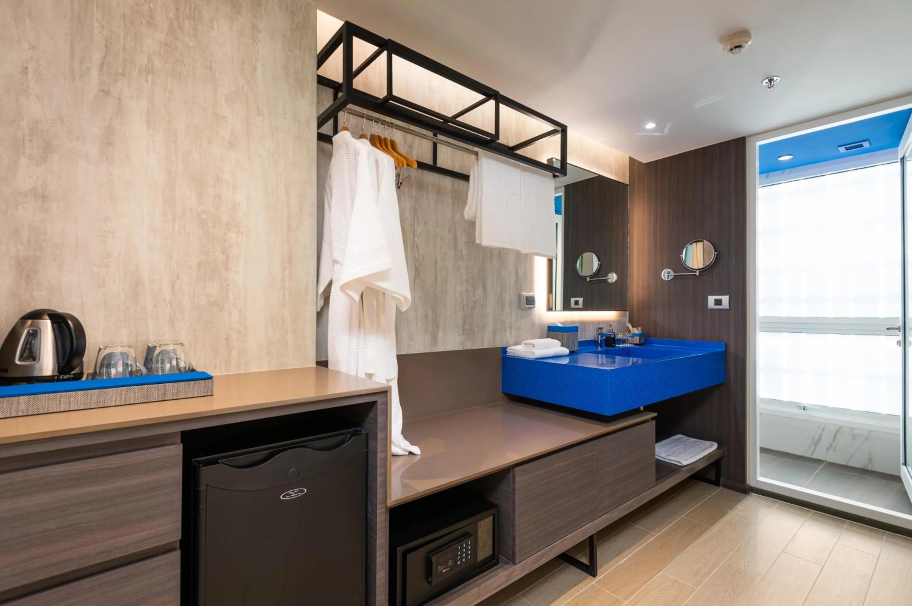 Bathroom, Bed in Maitria Hotel Rama 9 Bangkok - A Chatrium Collection
