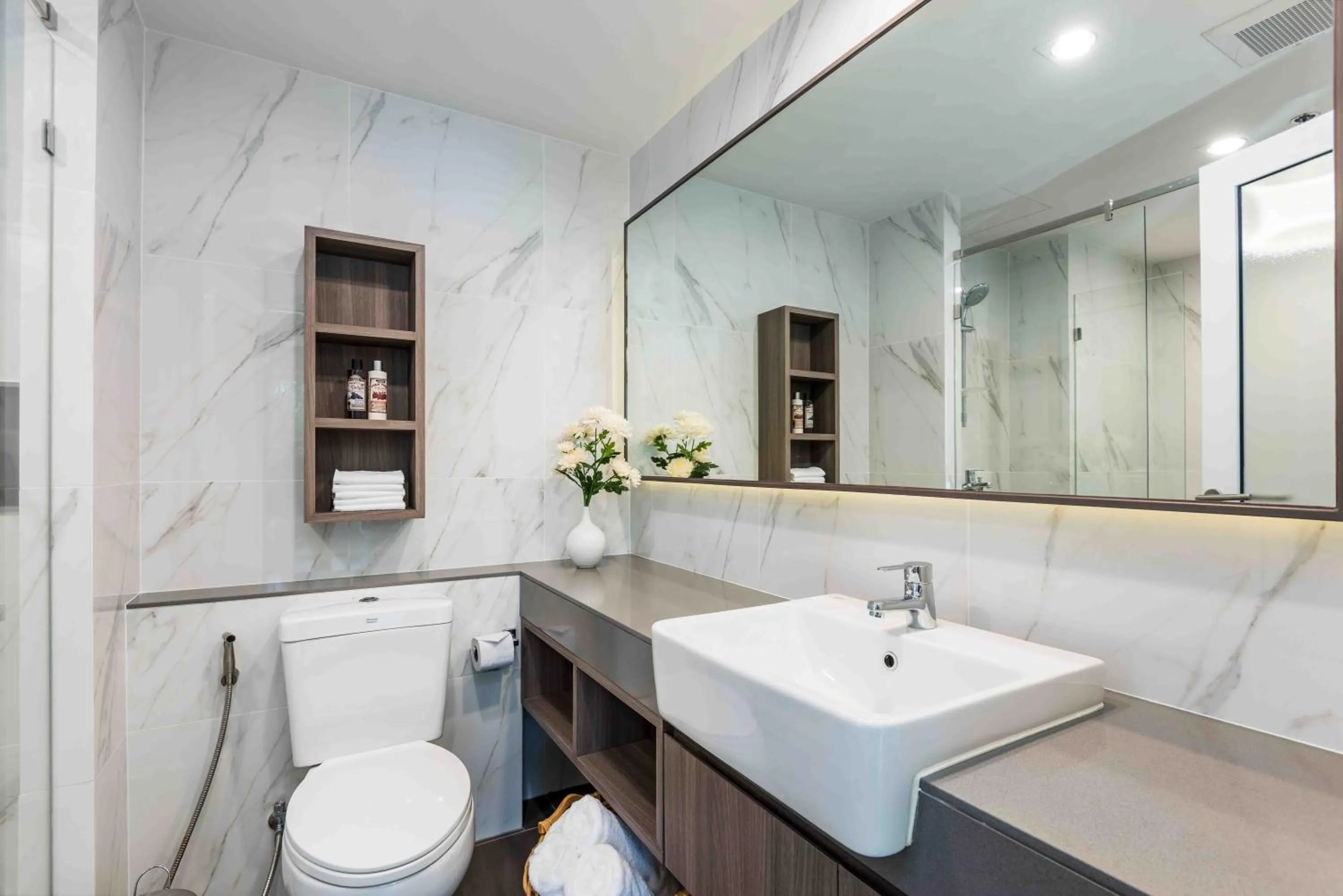 Shower in Maitria Hotel Rama 9 Bangkok - A Chatrium Collection