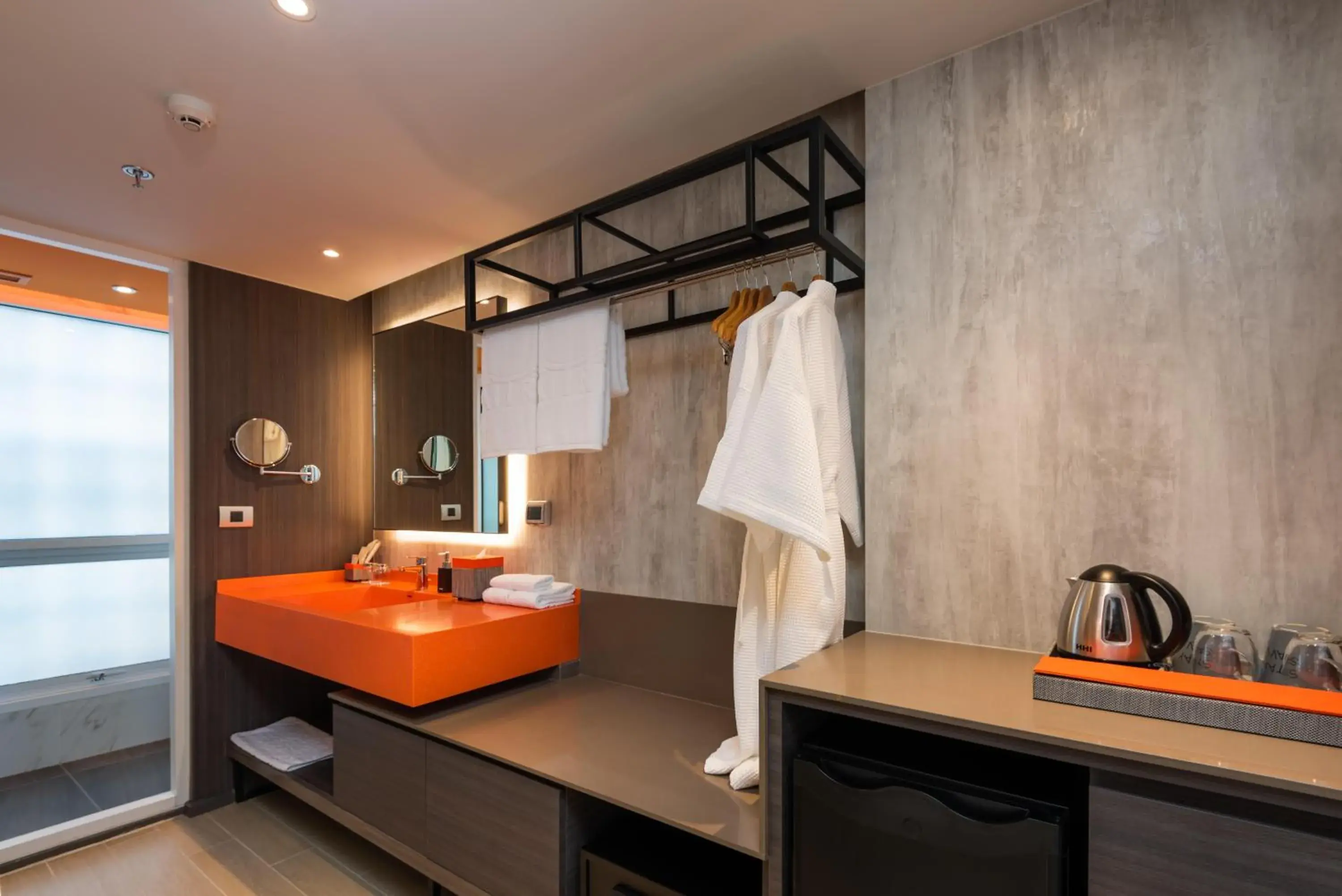 Premier Garden View King Room in Maitria Hotel Rama 9 Bangkok - A Chatrium Collection Premier Garden View King Room in Maitria Hotel Rama 9 Bangkok - A Chatrium Collection