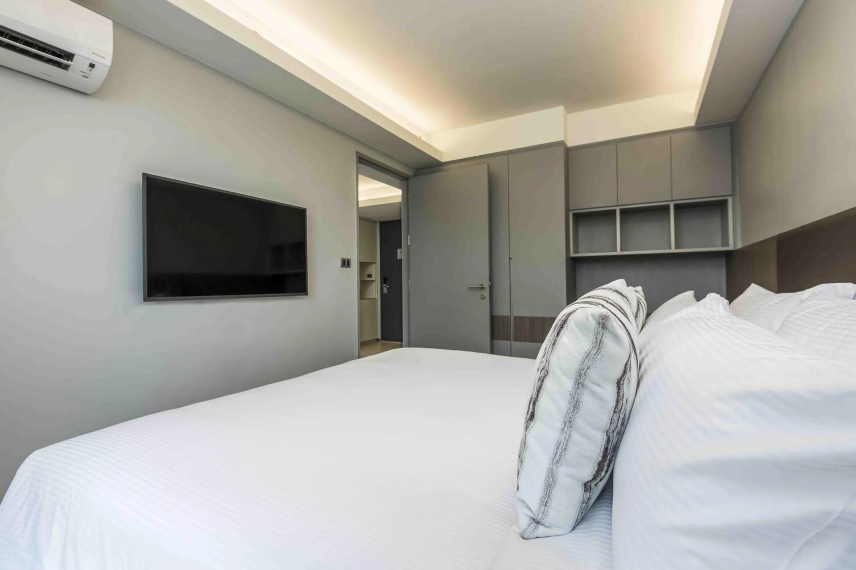 Bedroom, Bed in Maitria Hotel Rama 9 Bangkok - A Chatrium Collection