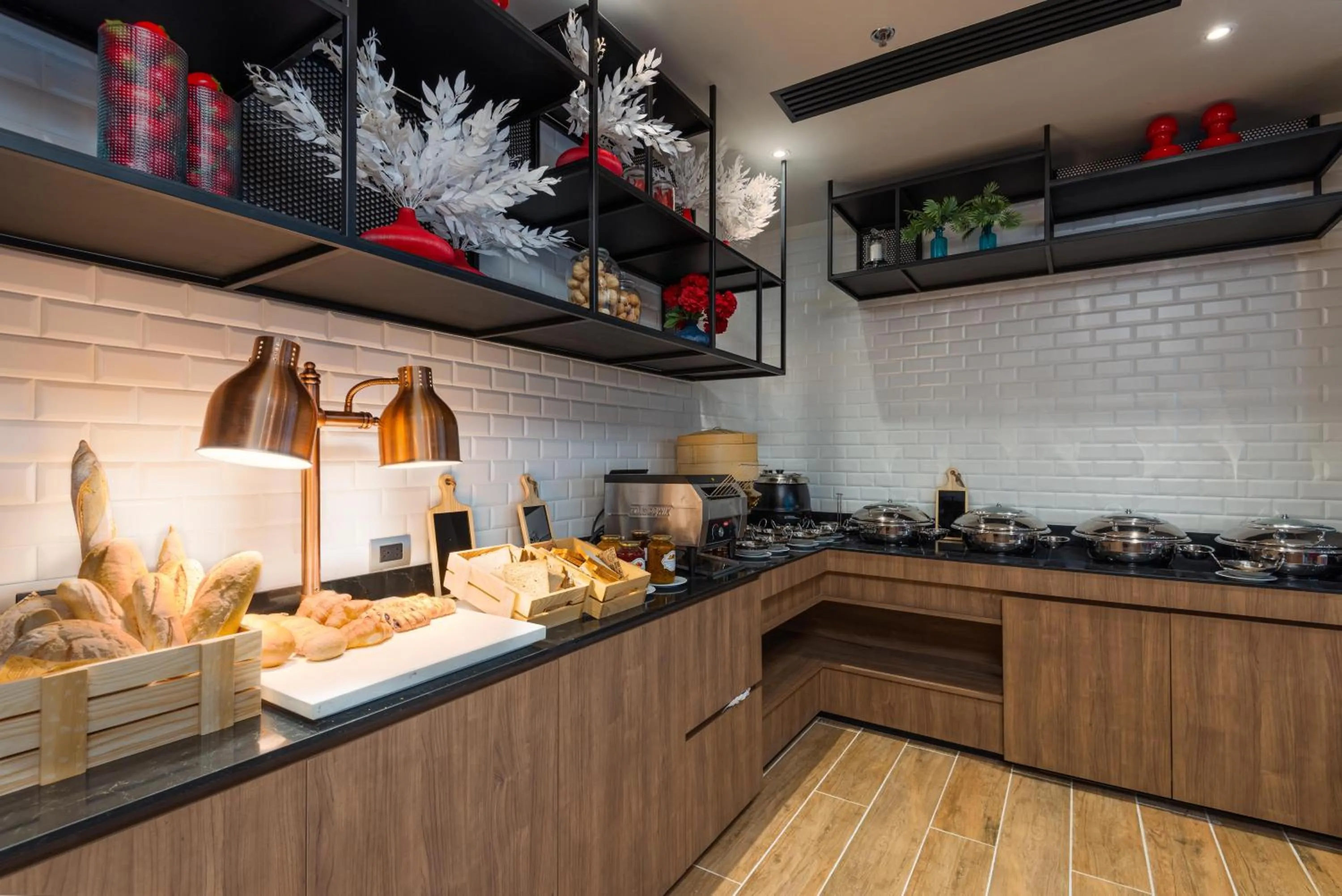 Restaurant/places to eat in Maitria Hotel Rama 9 Bangkok - A Chatrium Collection