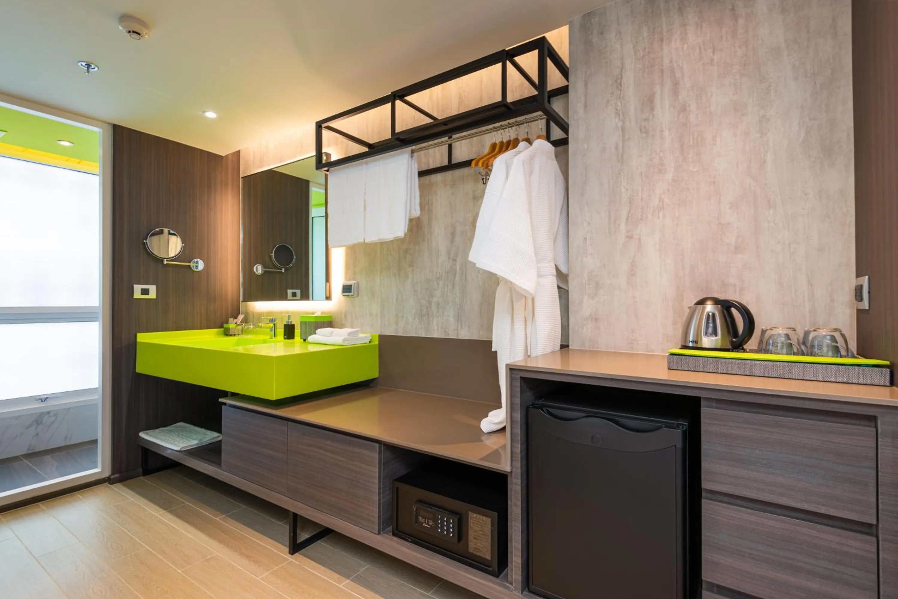 Toilet, Bed in Maitria Hotel Rama 9 Bangkok - A Chatrium Collection