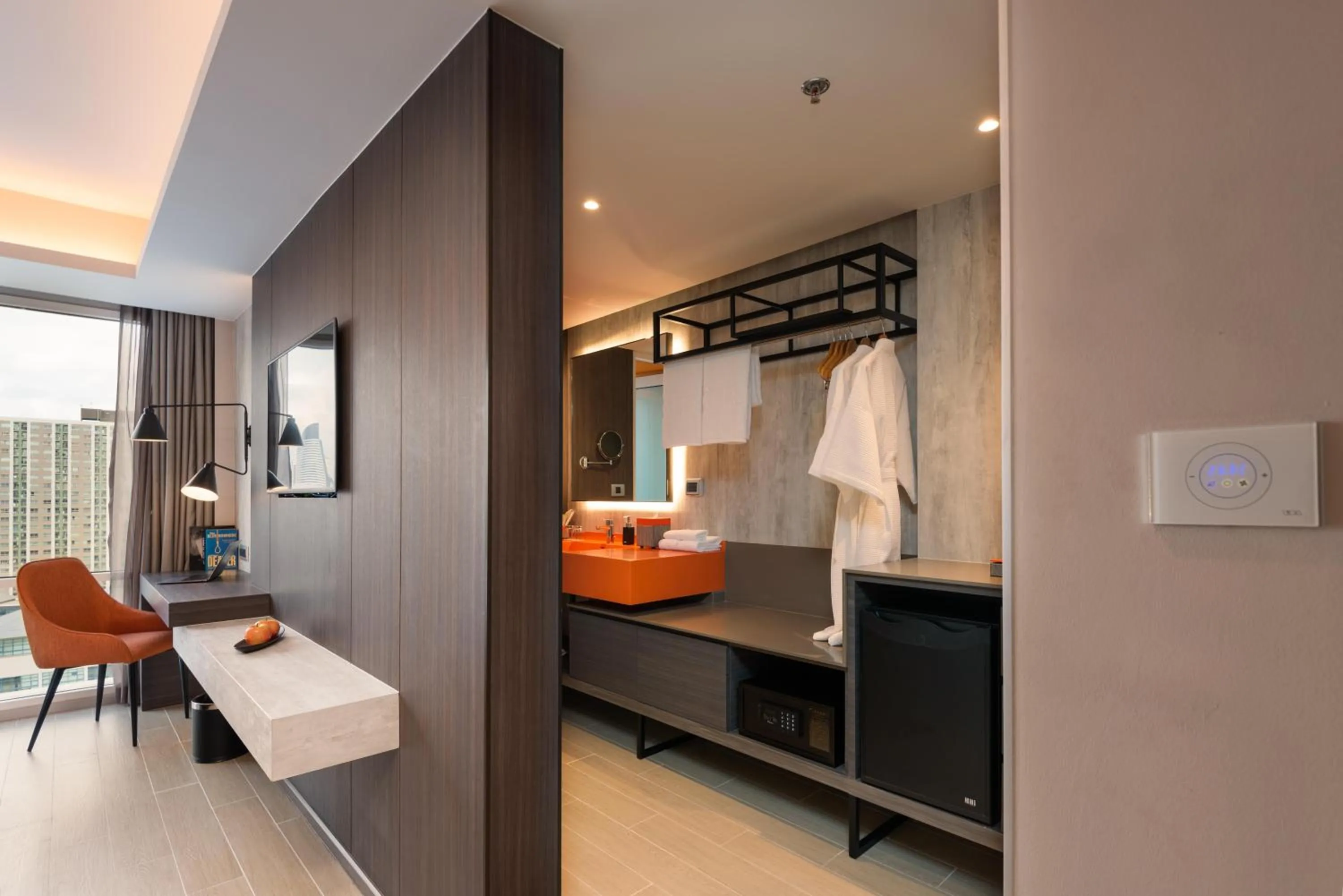 TV and multimedia, Bed in Maitria Hotel Rama 9 Bangkok - A Chatrium Collection