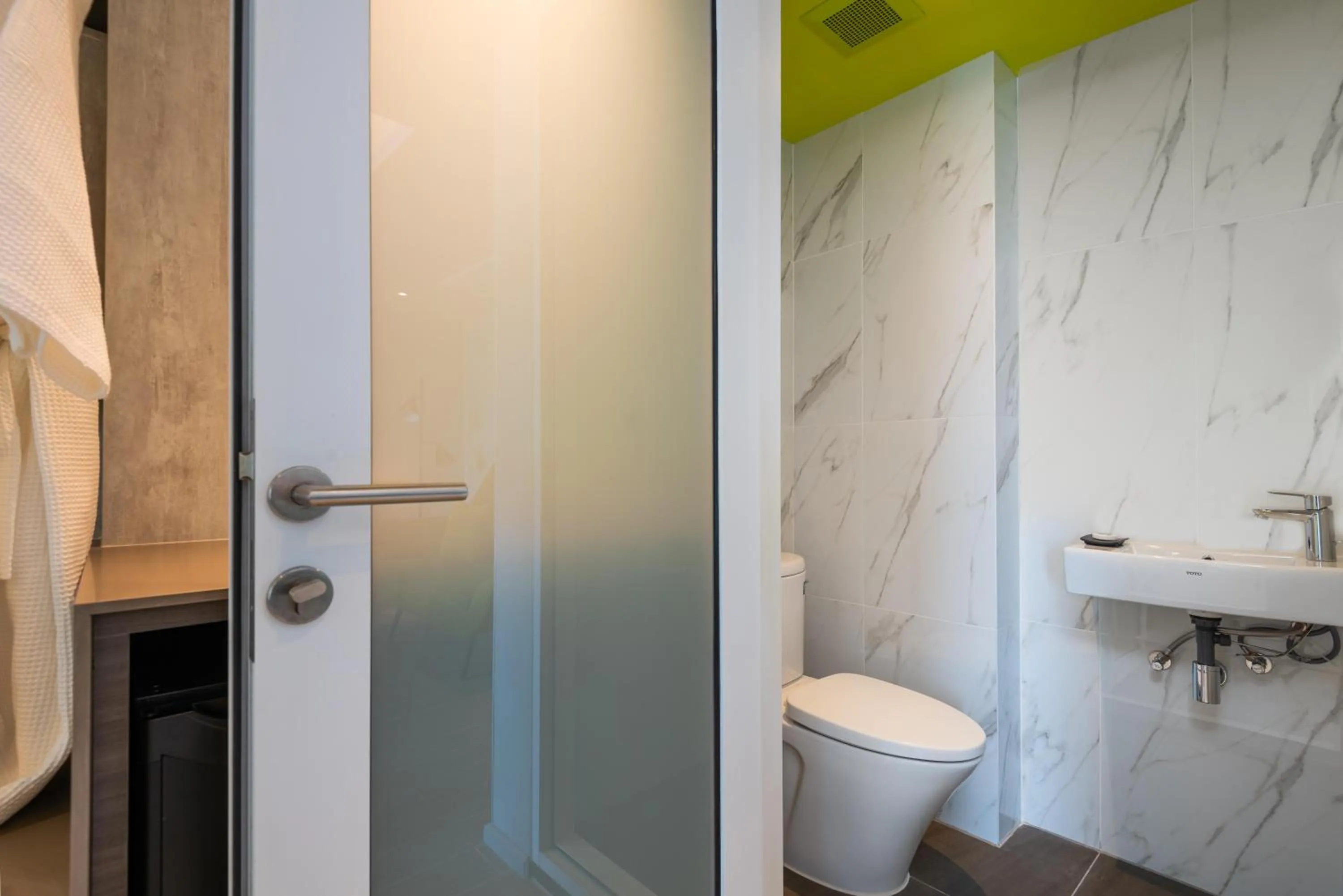 Shower in Maitria Hotel Rama 9 Bangkok - A Chatrium Collection